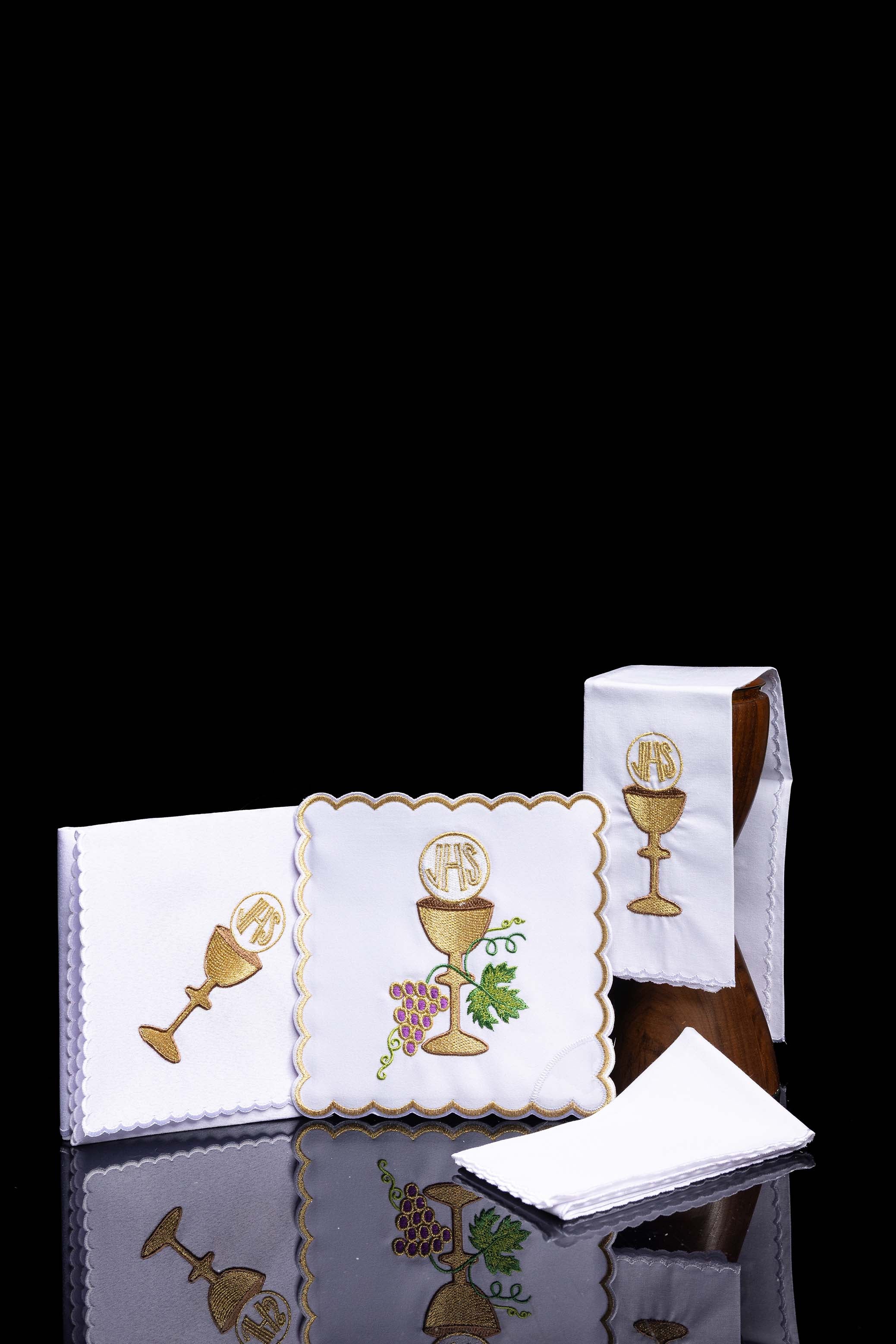 Chalice Linens Embroidered with Chalice Motif - CHASUBLES.COM