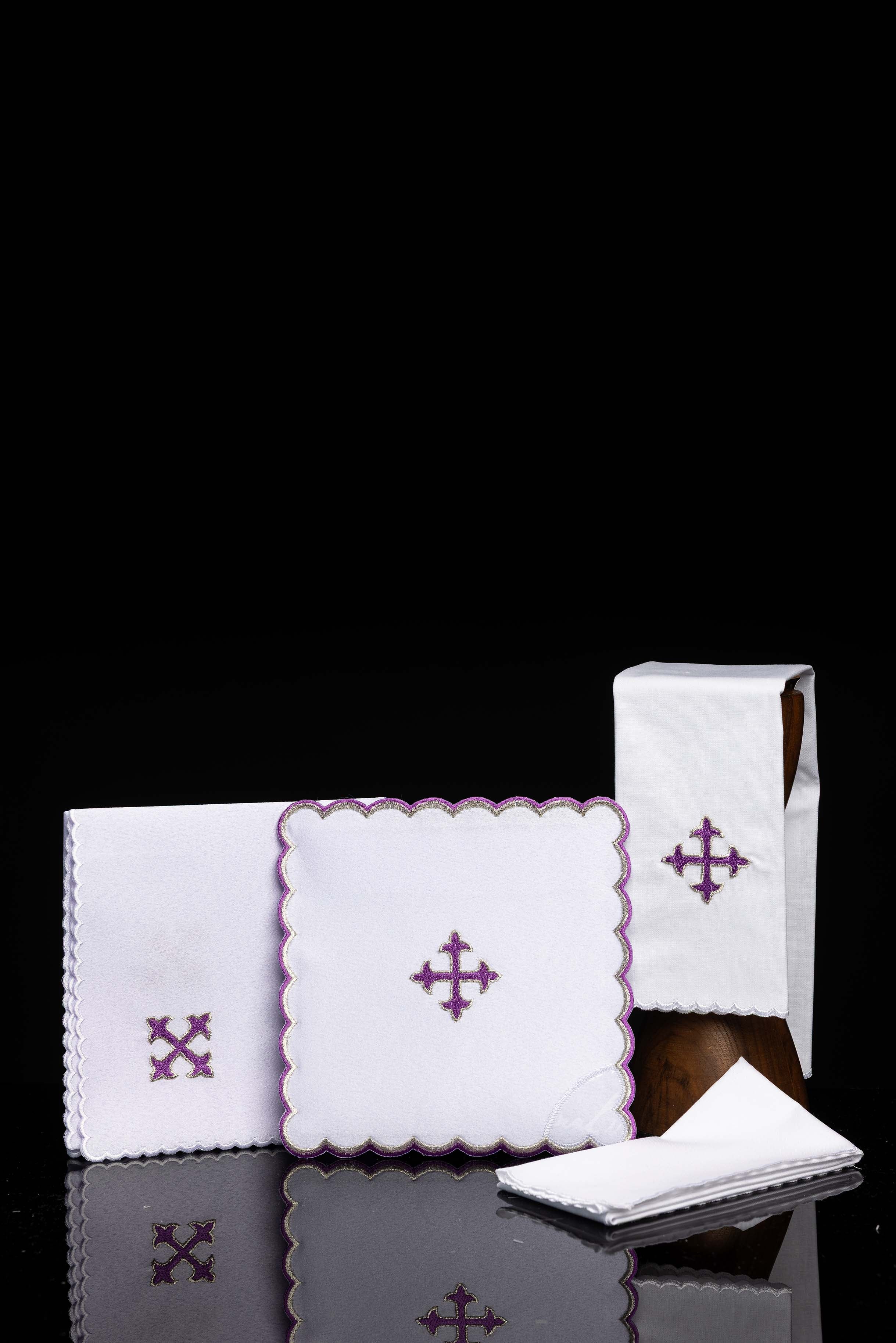 Embroidered Chalice Linens