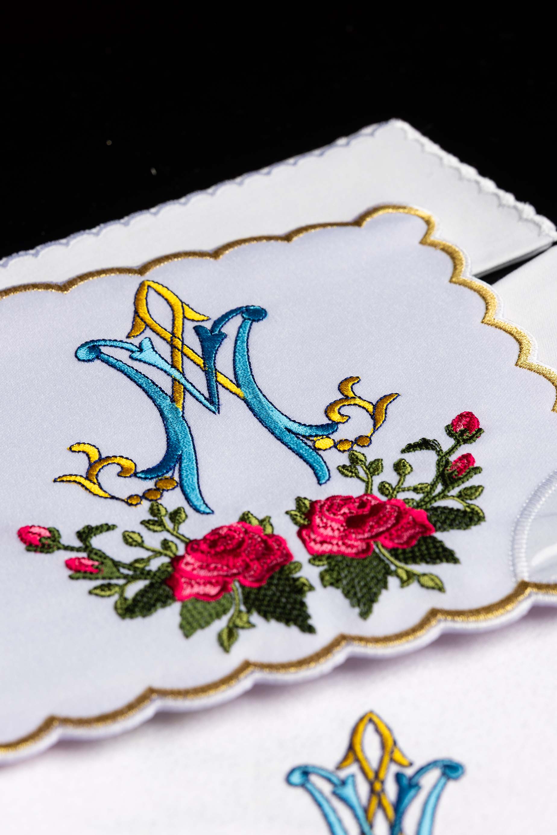 Chalice Linens with red and blue Marian Embroidery - CHASUBLES.COM
