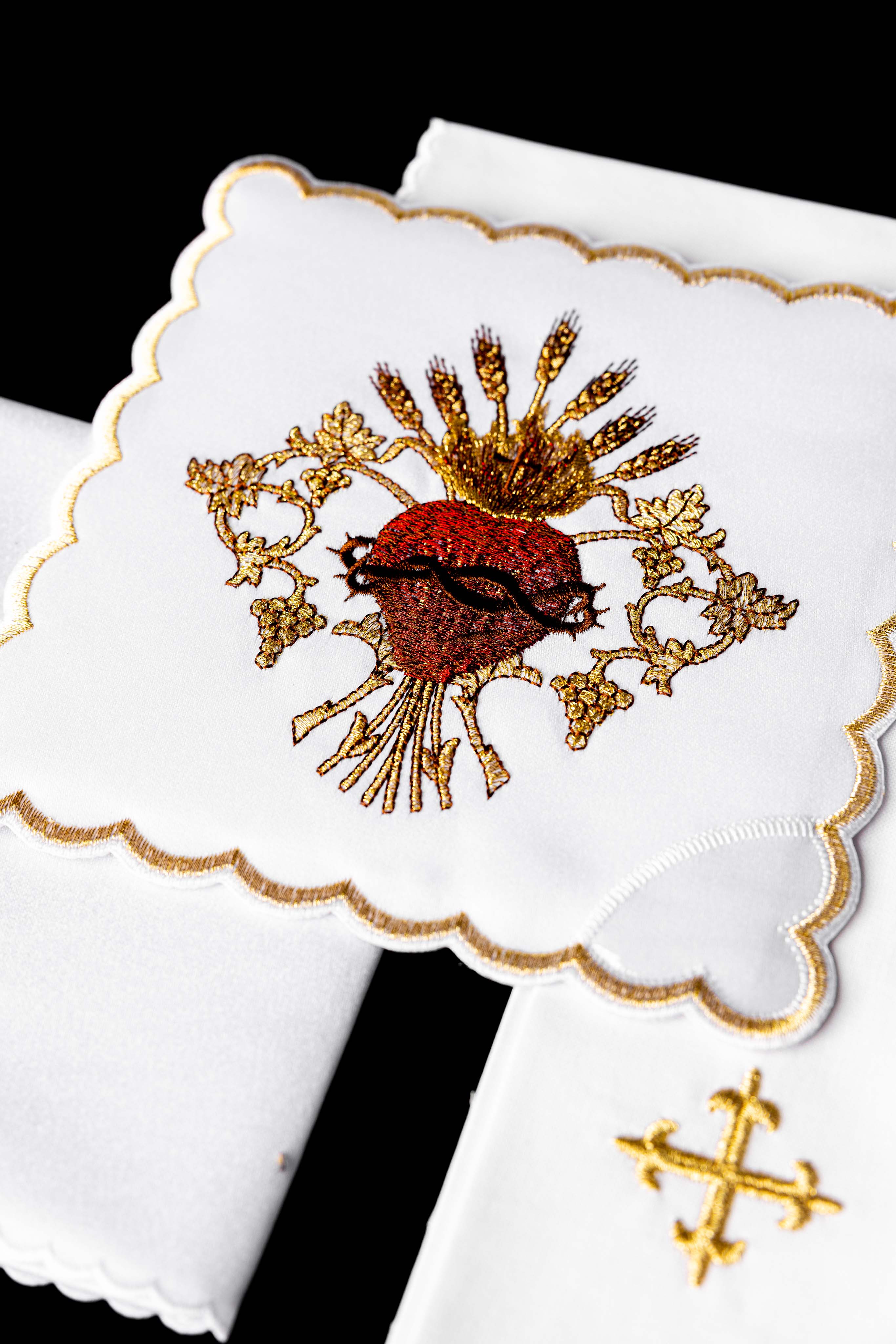 Chalice Linens with Sacred Heart of Jesus