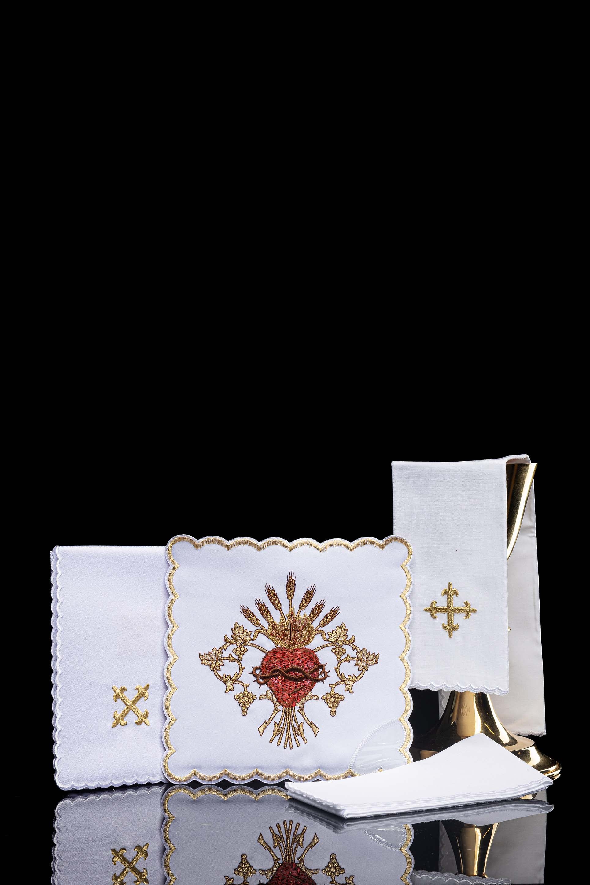 Chalice Linens with Sacred Heart of Jesus