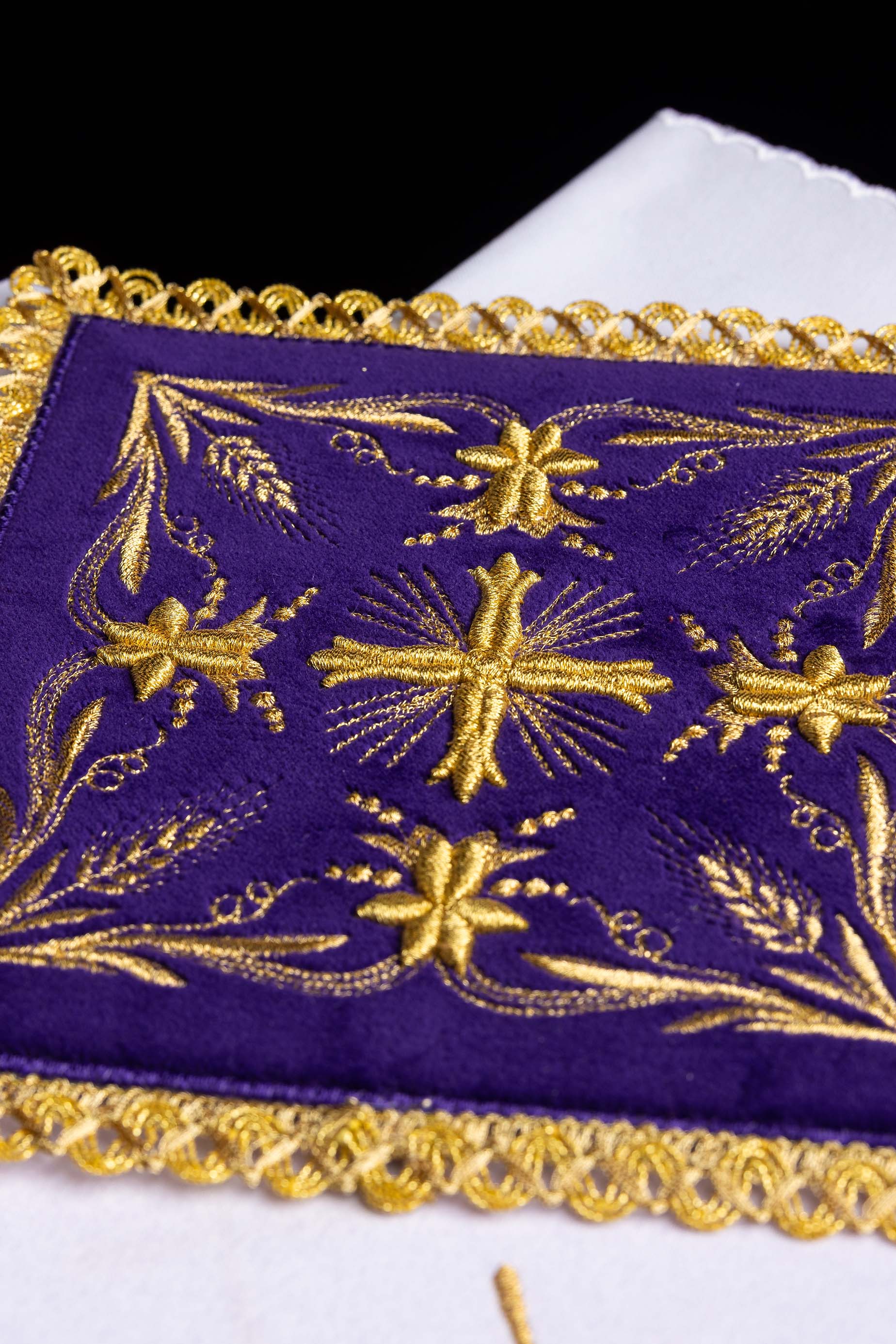 Velvet chalice linens set with gold cross embroidery - CHASUBLES.COM