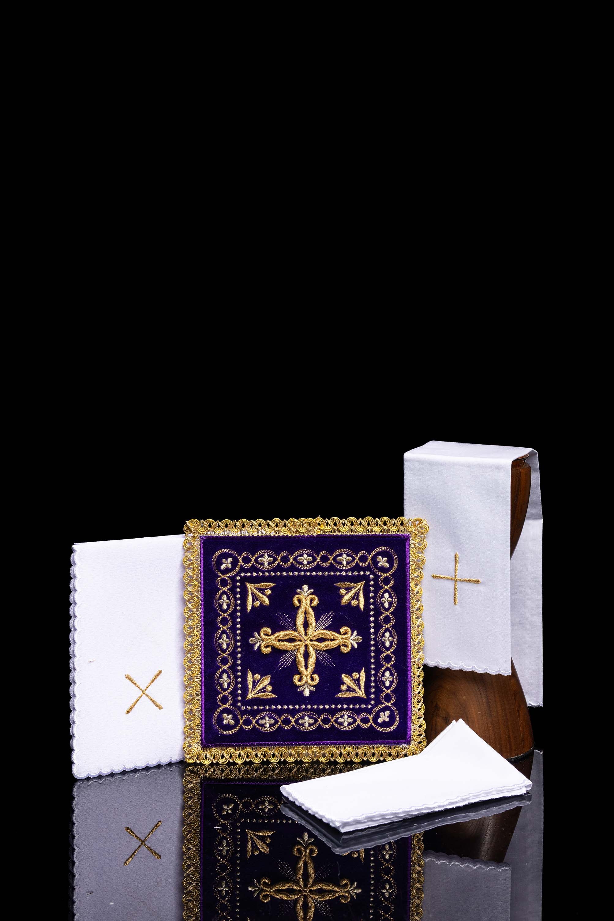 Chalice linens set made of purple velvet with golden cross - CHASUBLES.COM