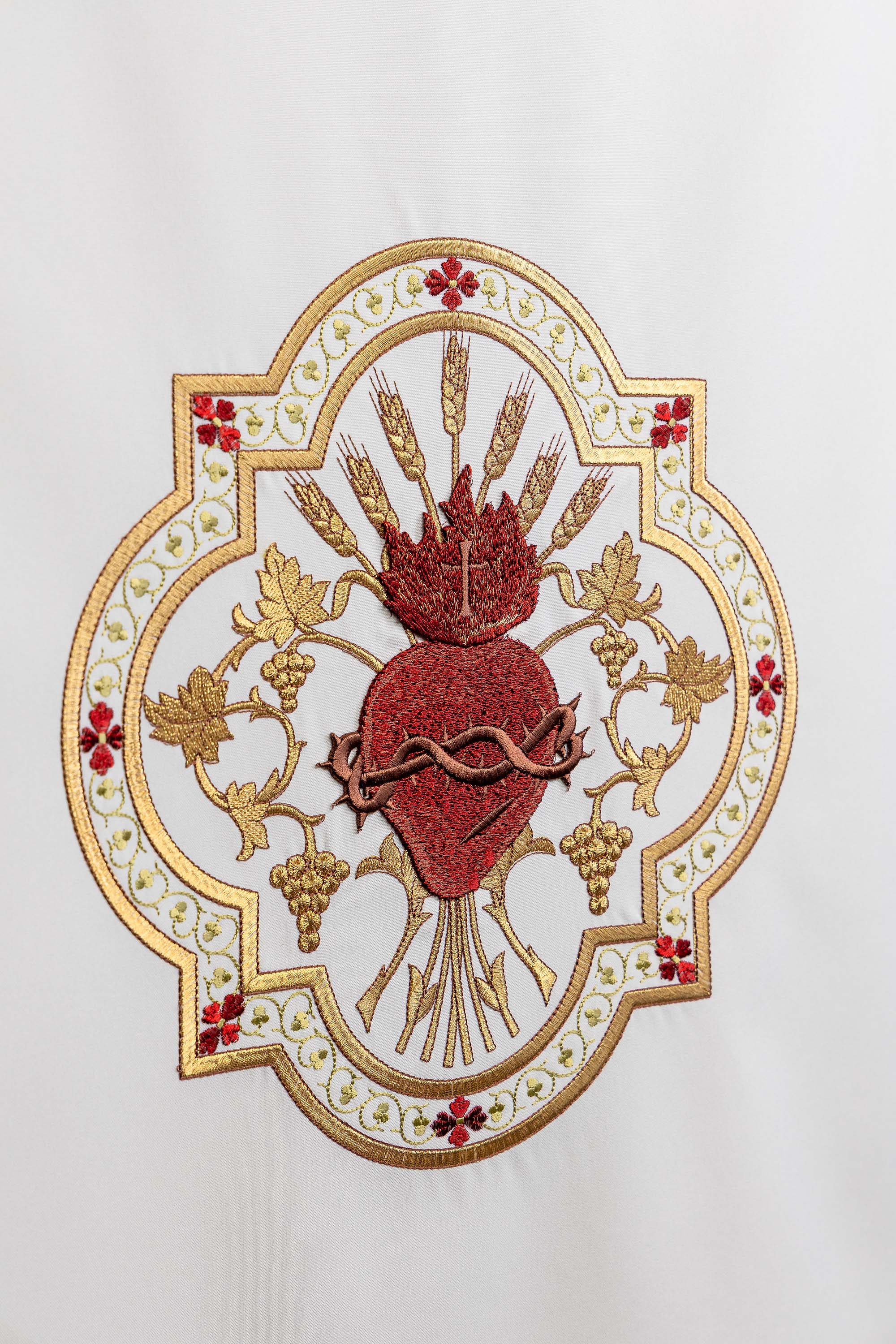 White lectern cover embroidered with a white Sacred Heart motif