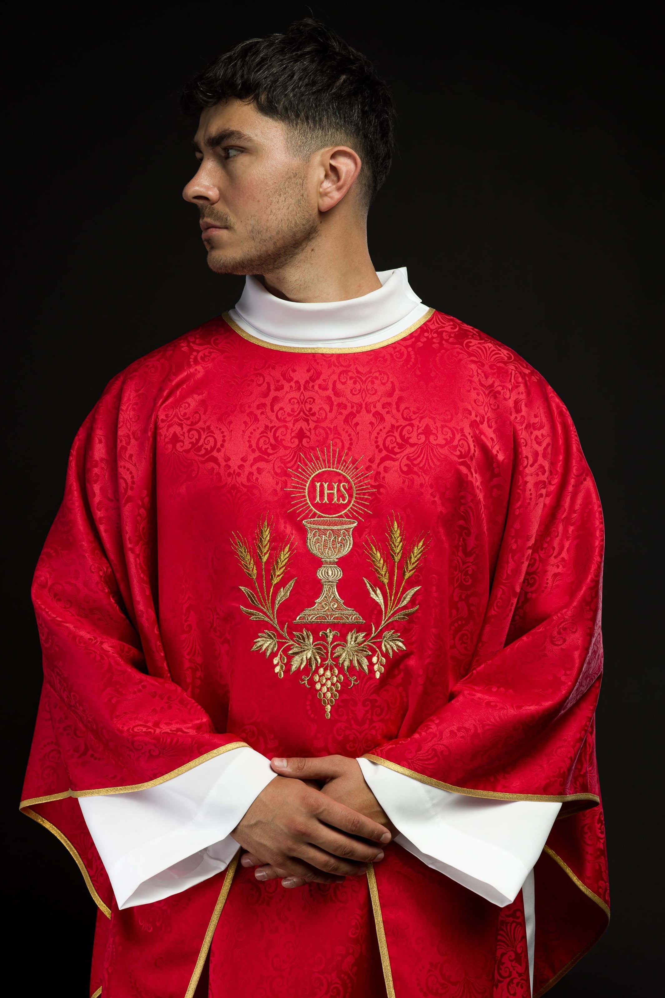 Red liturgical chasuble with embroidered chalice and host on jacquard fabric