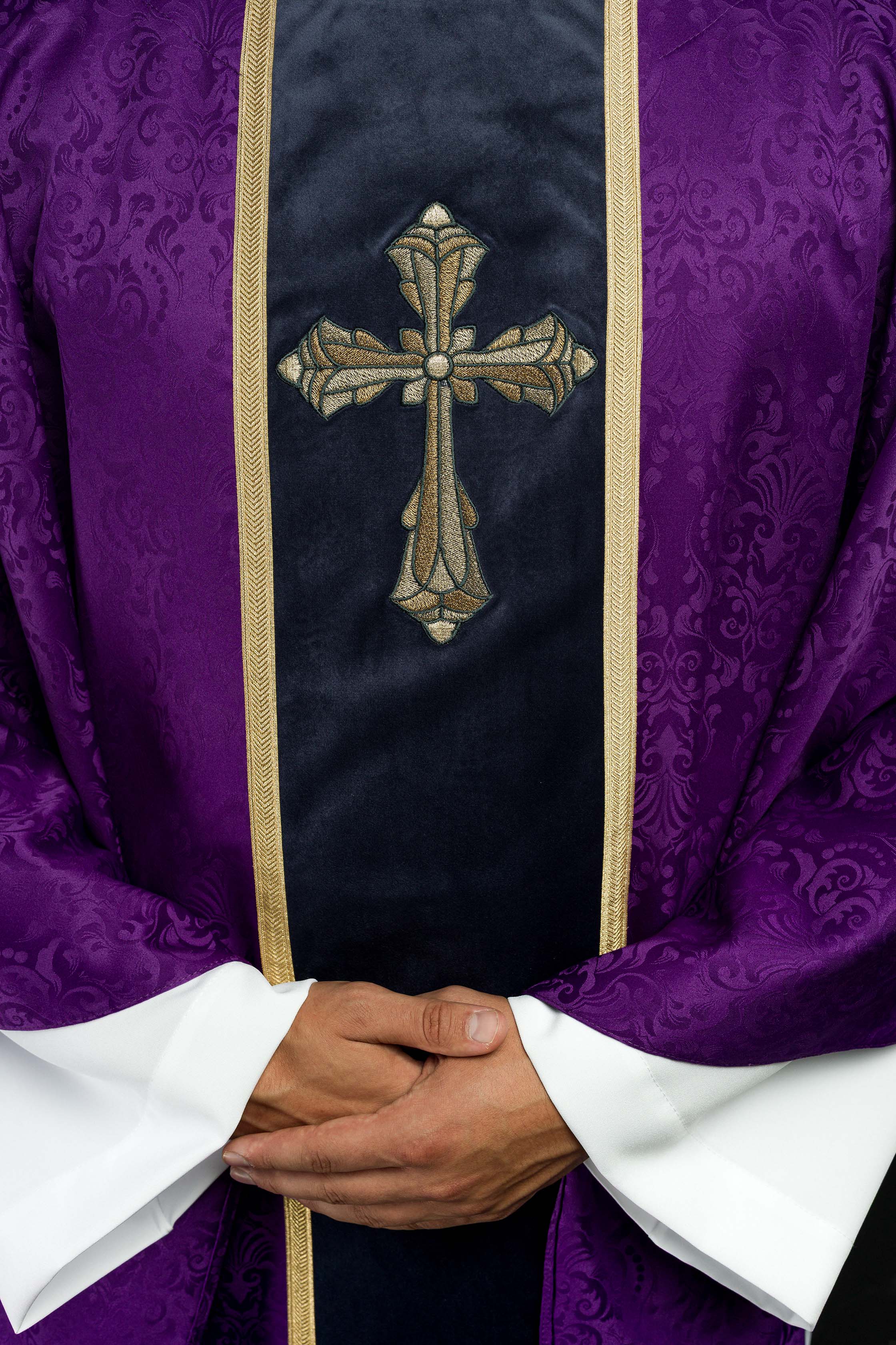 Purple liturgical chasuble with stole and cross embroidery on jacquard fabric - CHASUBLES.COM