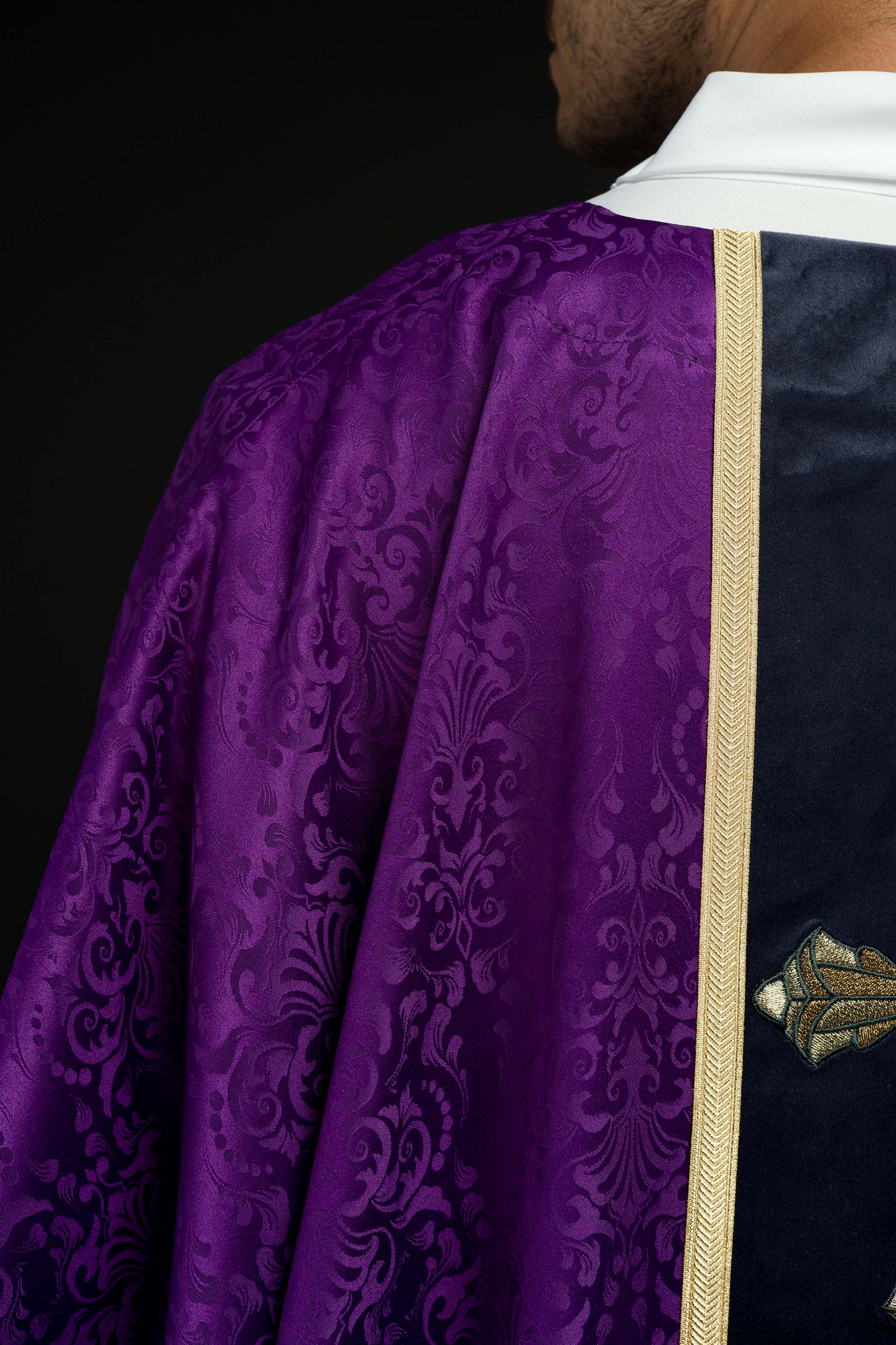Purple liturgical chasuble with stole and cross embroidery on jacquard fabric - CHASUBLES.COM