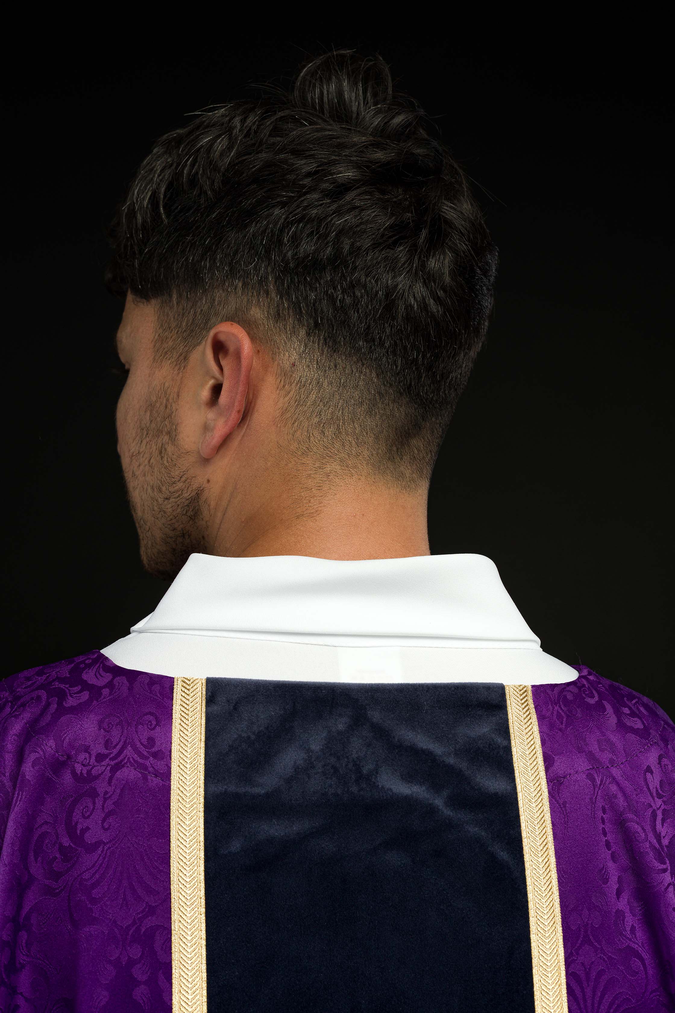 Purple liturgical chasuble with stole and cross embroidery on jacquard fabric - CHASUBLES.COM
