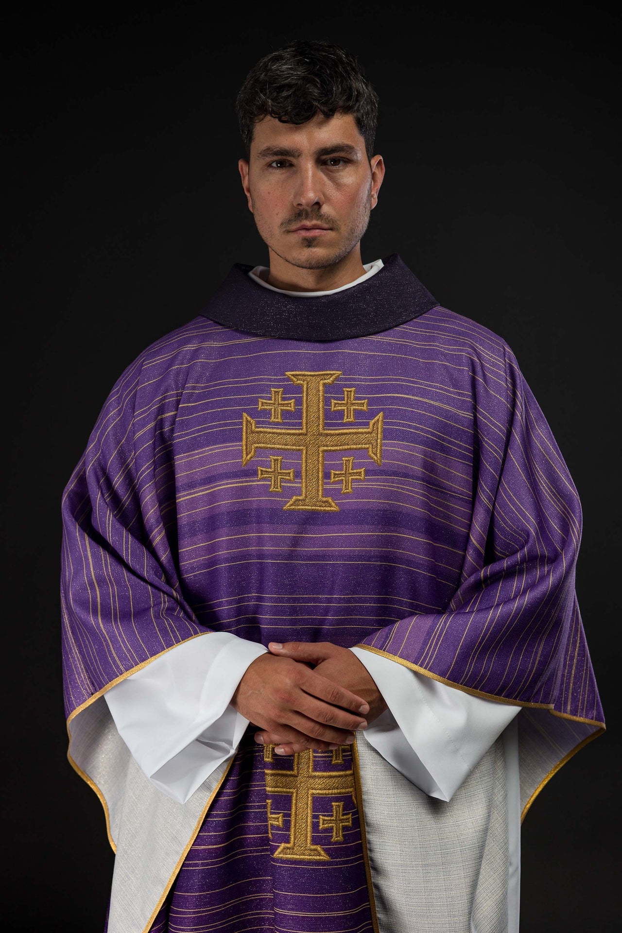 Ornat drukowany z Krzyżem Jerozolimskim fioletowy - CHASUBLES.COM