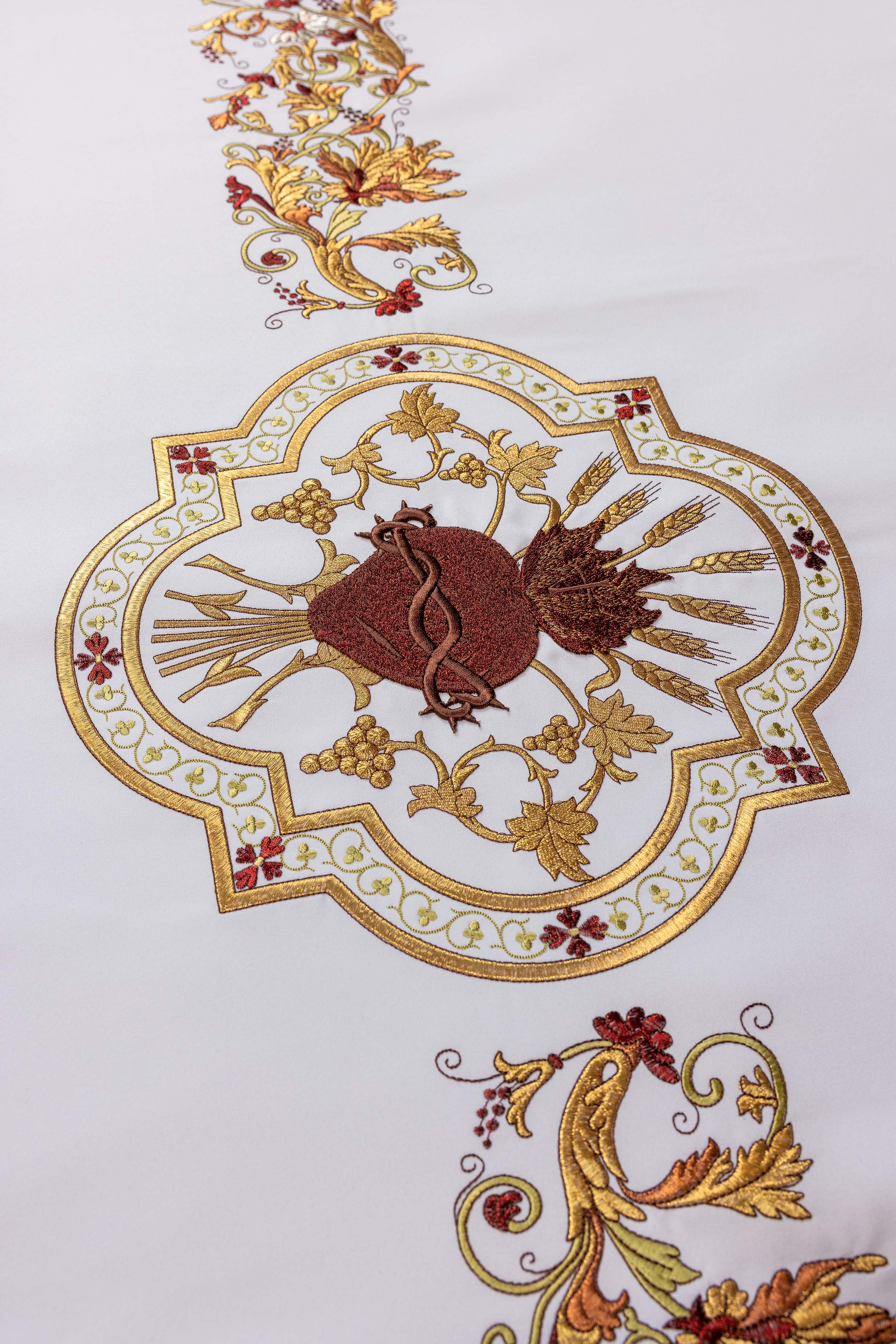 Altar tablecloth with Sacred Heart motif