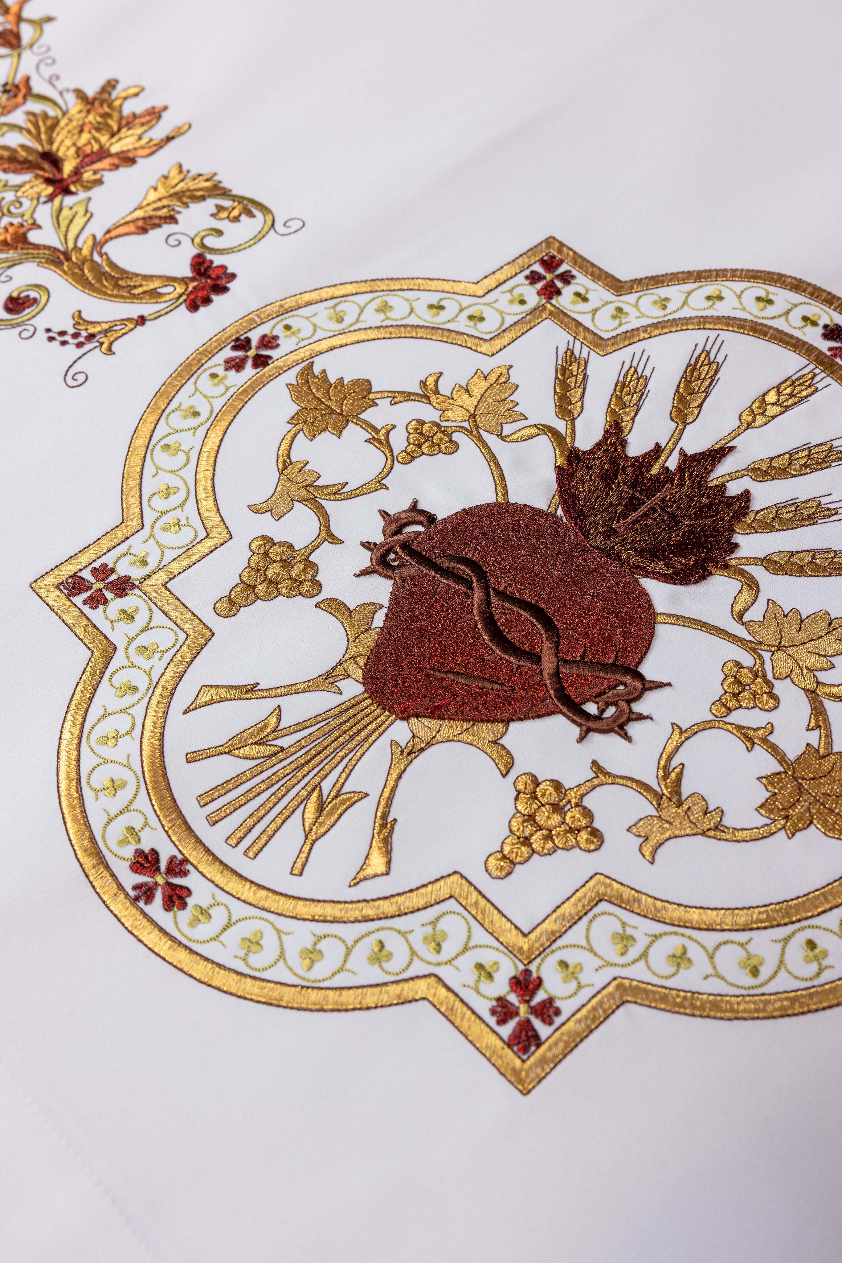Altar tablecloth with Sacred Heart motif