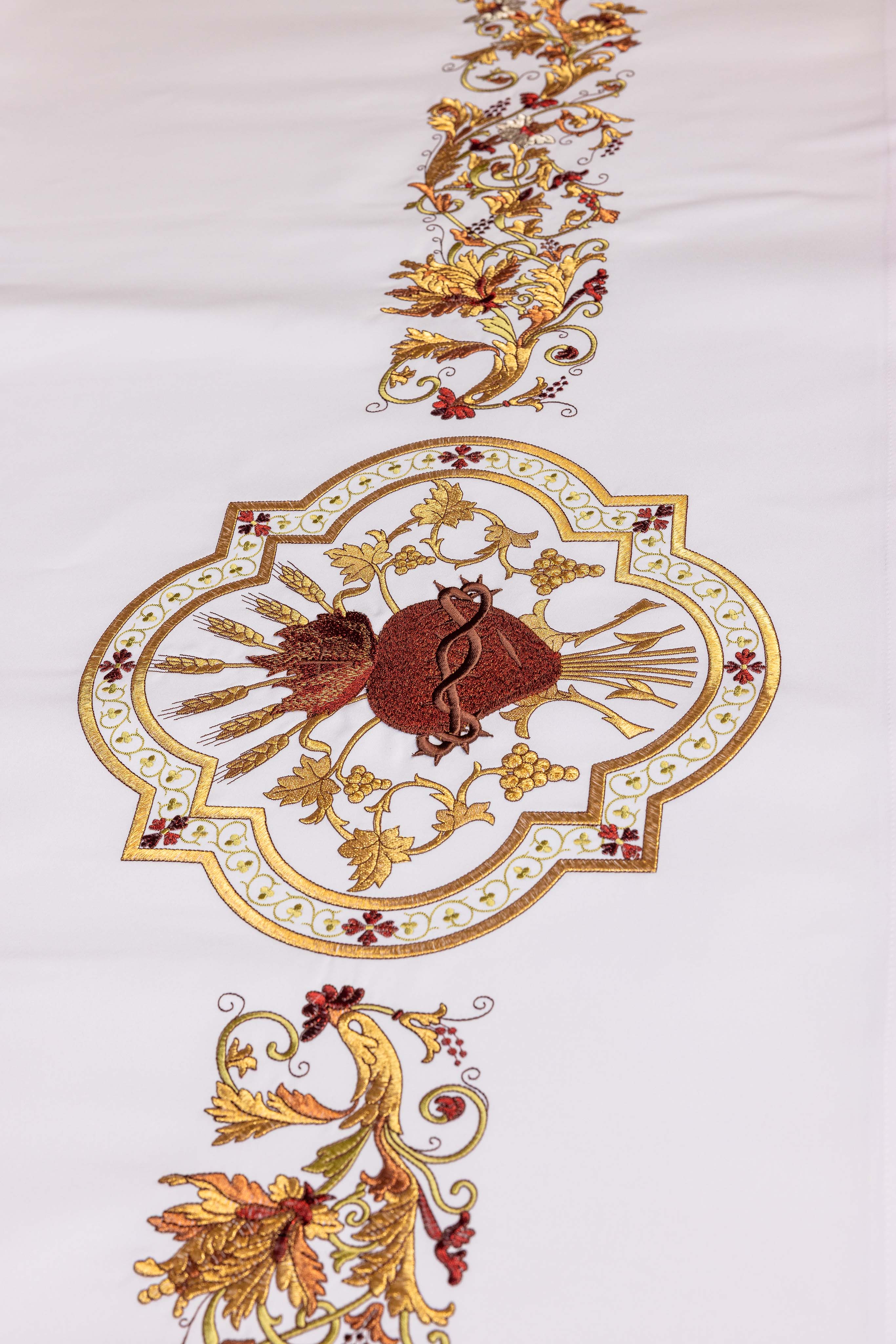 Altar tablecloth with Sacred Heart motif