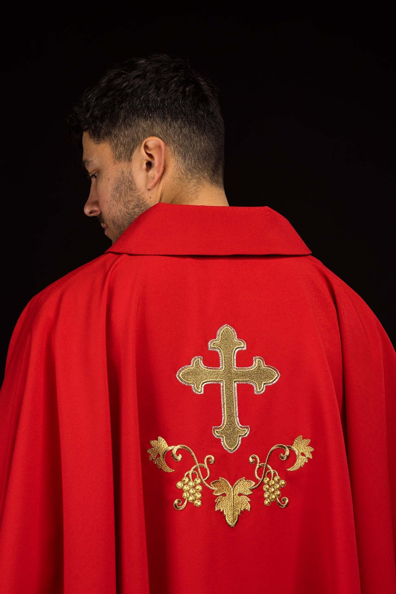 Embroidered chasuble with cross symbol and wide collar red