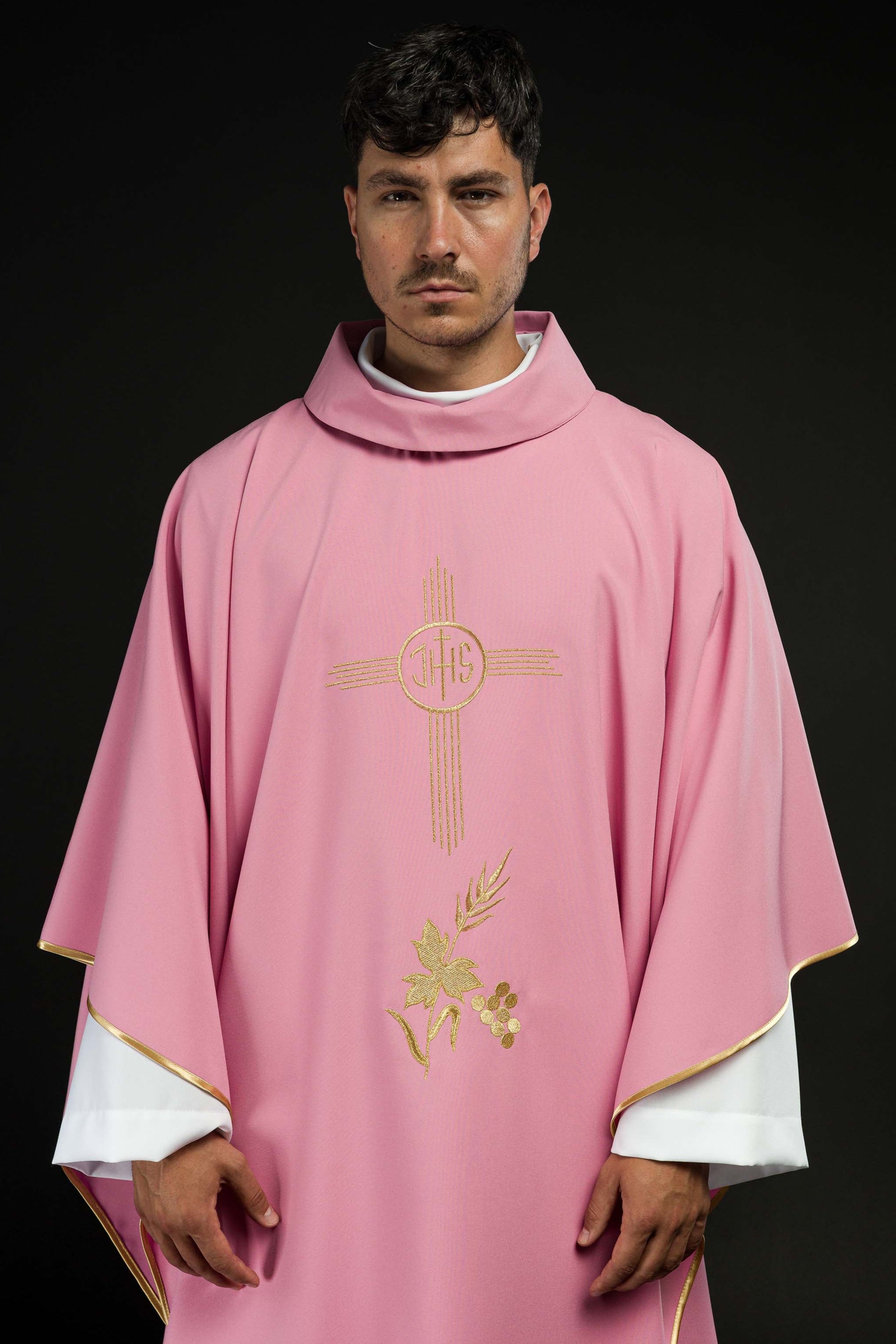 Chasuble embroidered with IHS pattern in pink
