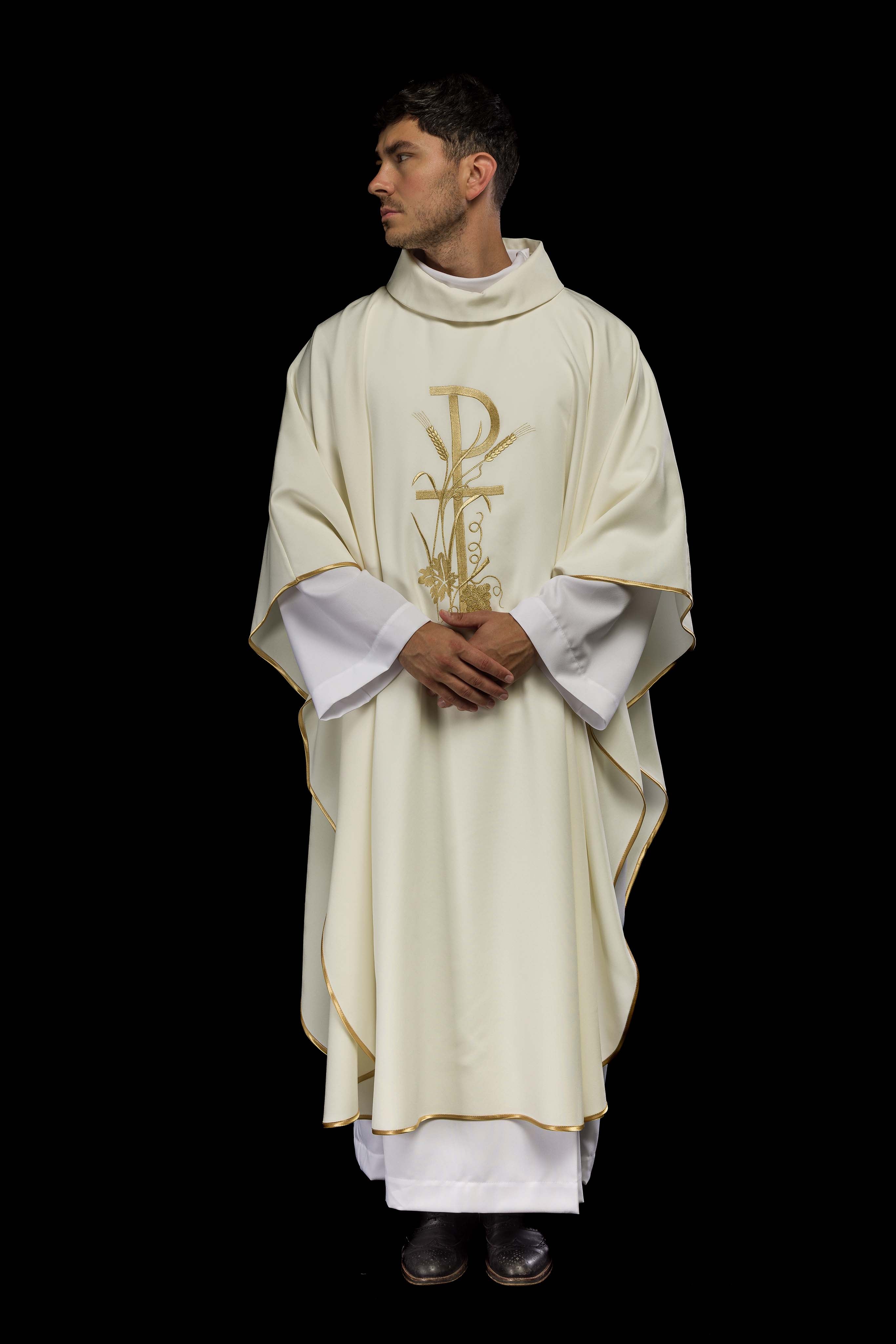 Chasuble embroidered in ecru - CHASUBLES.COM