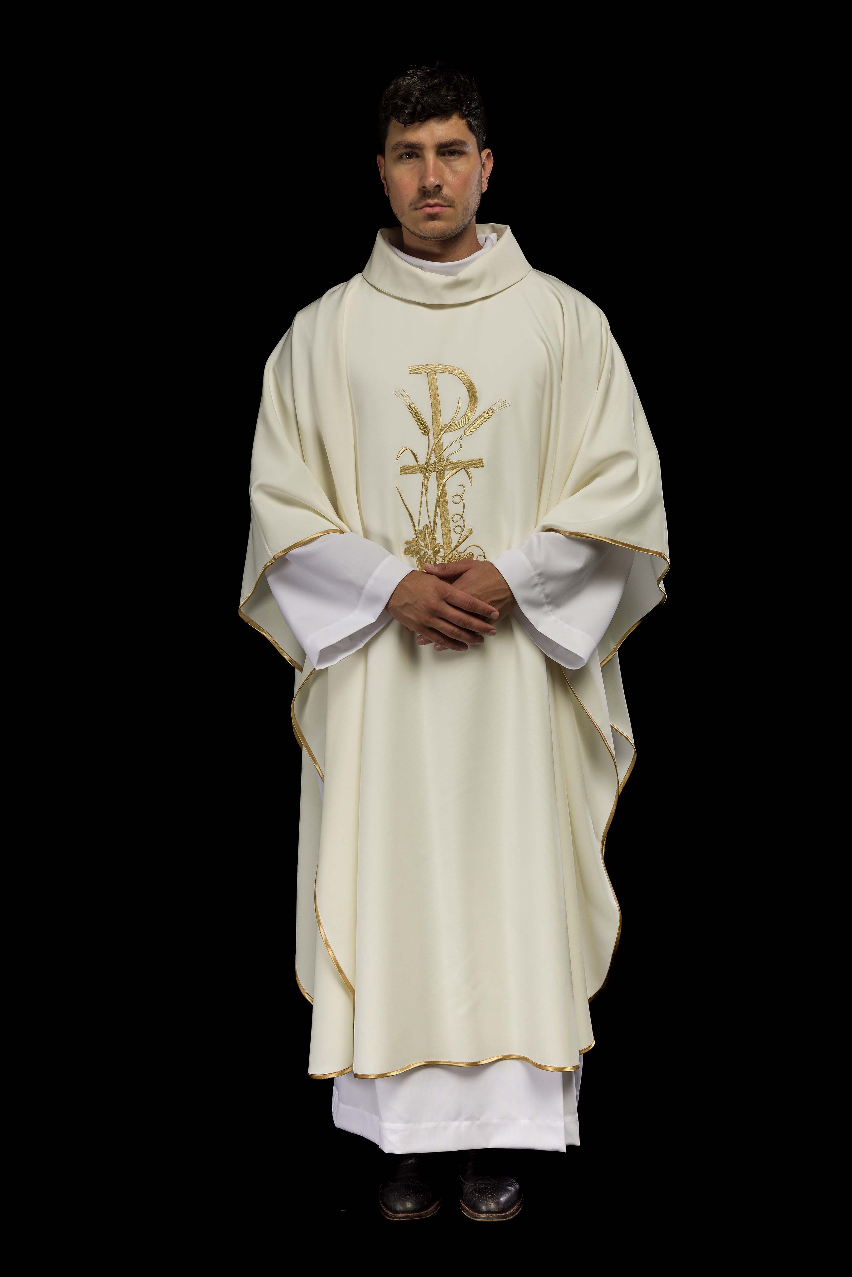 Chasuble embroidered in ecru - CHASUBLES.COM