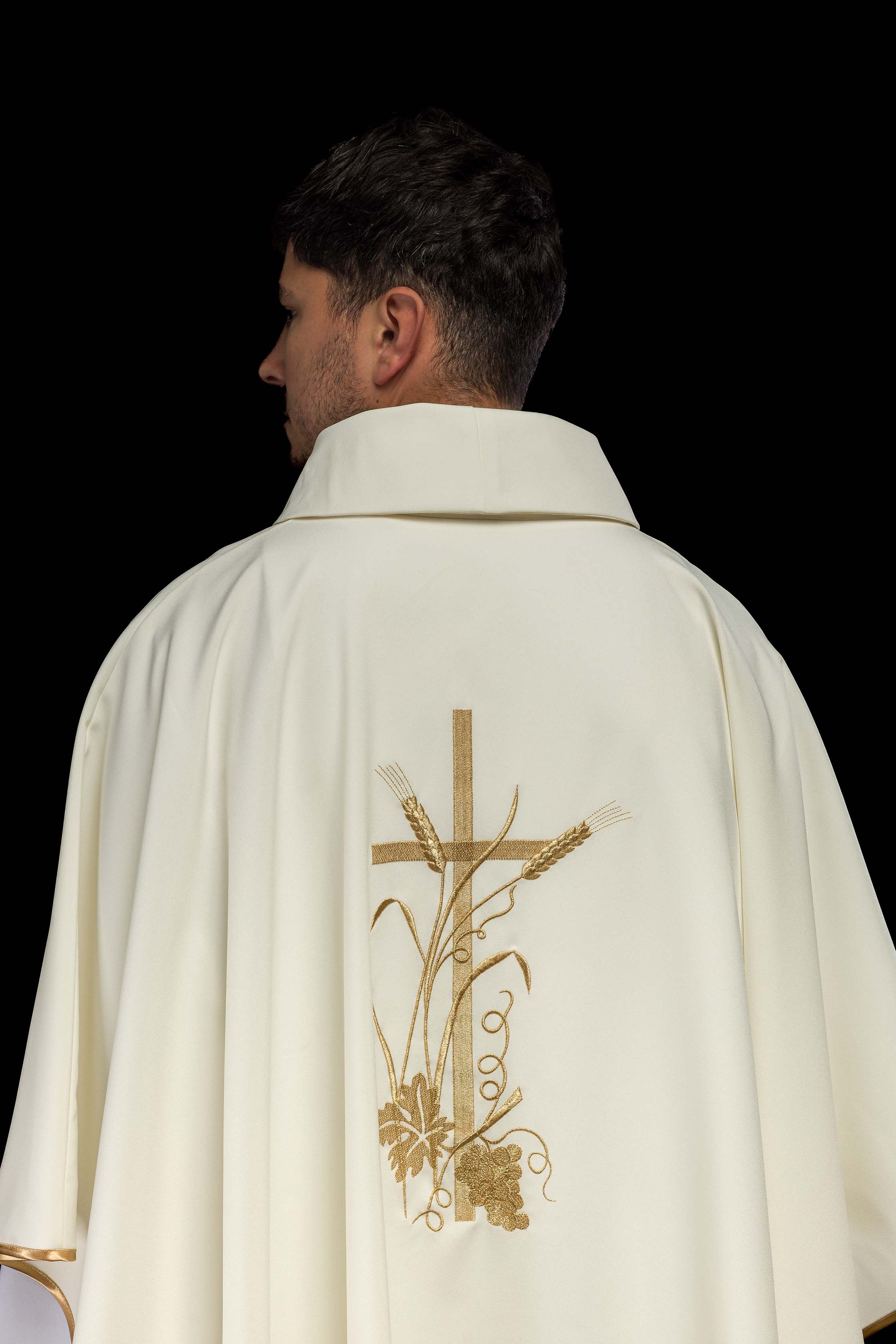 Chasuble embroidered in ecru - CHASUBLES.COM