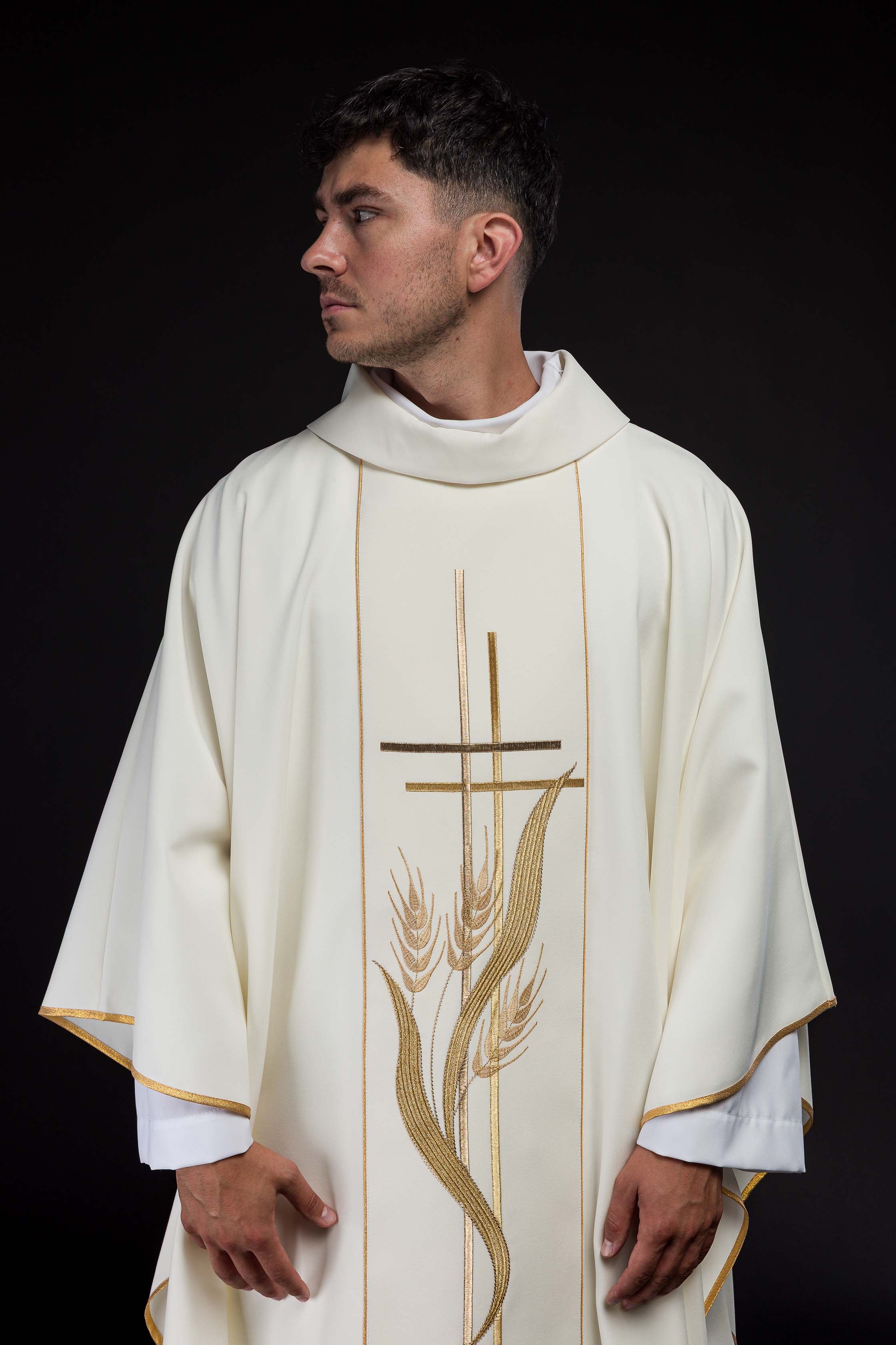 Chasuble embroidered with motifs of cross and wheat in ecru - CHASUBLES.COM