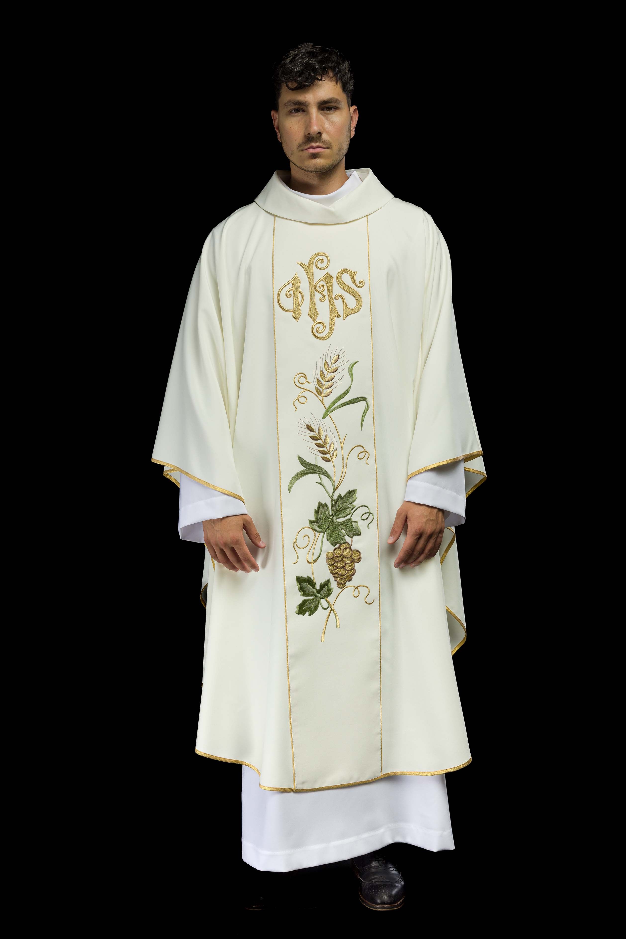 Ecru chasuble with IHS and grapes embroidery - CHASUBLES.COM
