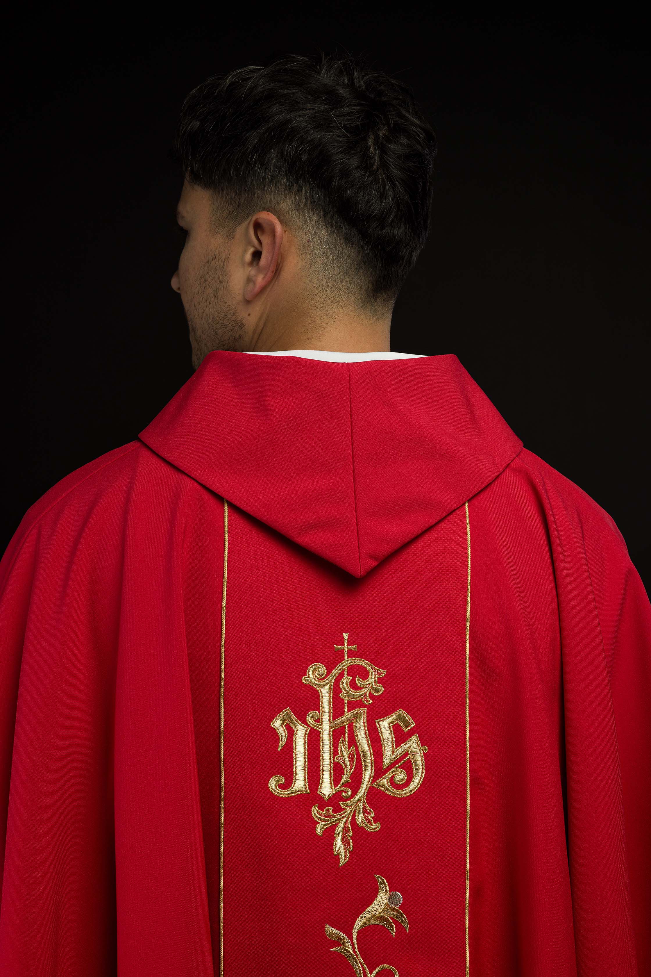 Chasuble in invory with JHS and floral motif - CHASUBLES.COM