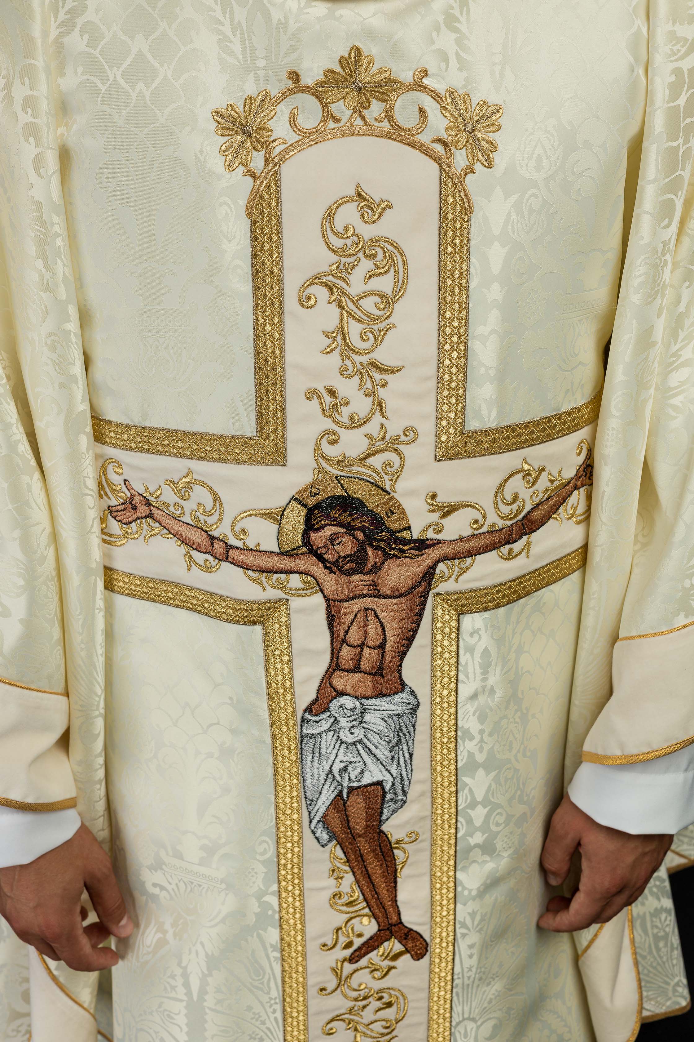 Ecru chasuble with Jesus Christ embroidery - CHASUBLES.COM