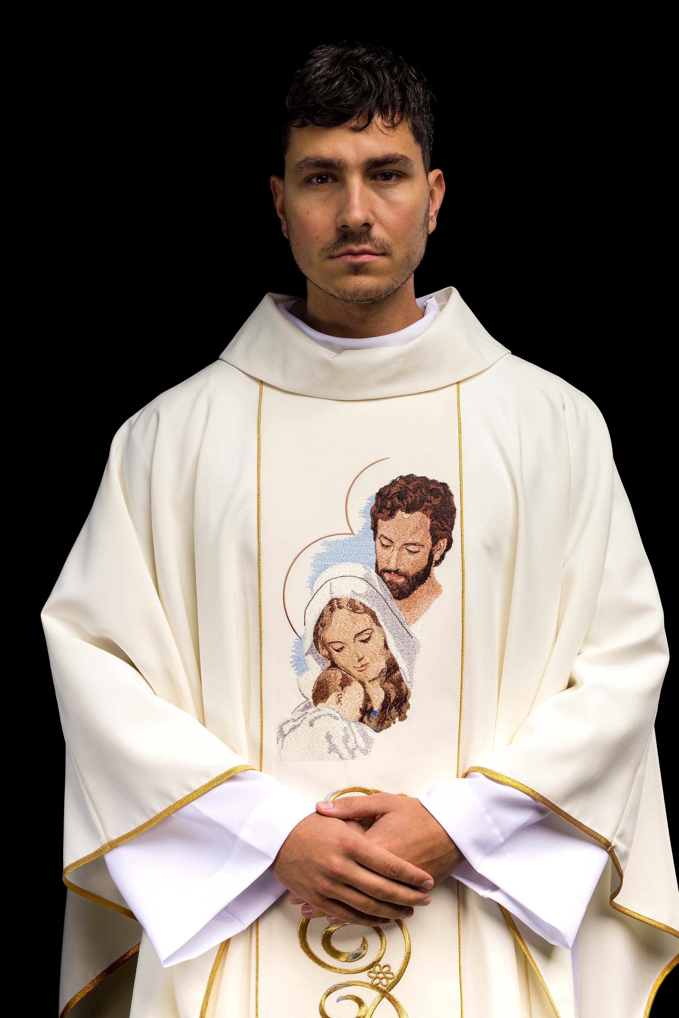 Chasuble richly embroidered with an image of the Holy Family in ecru