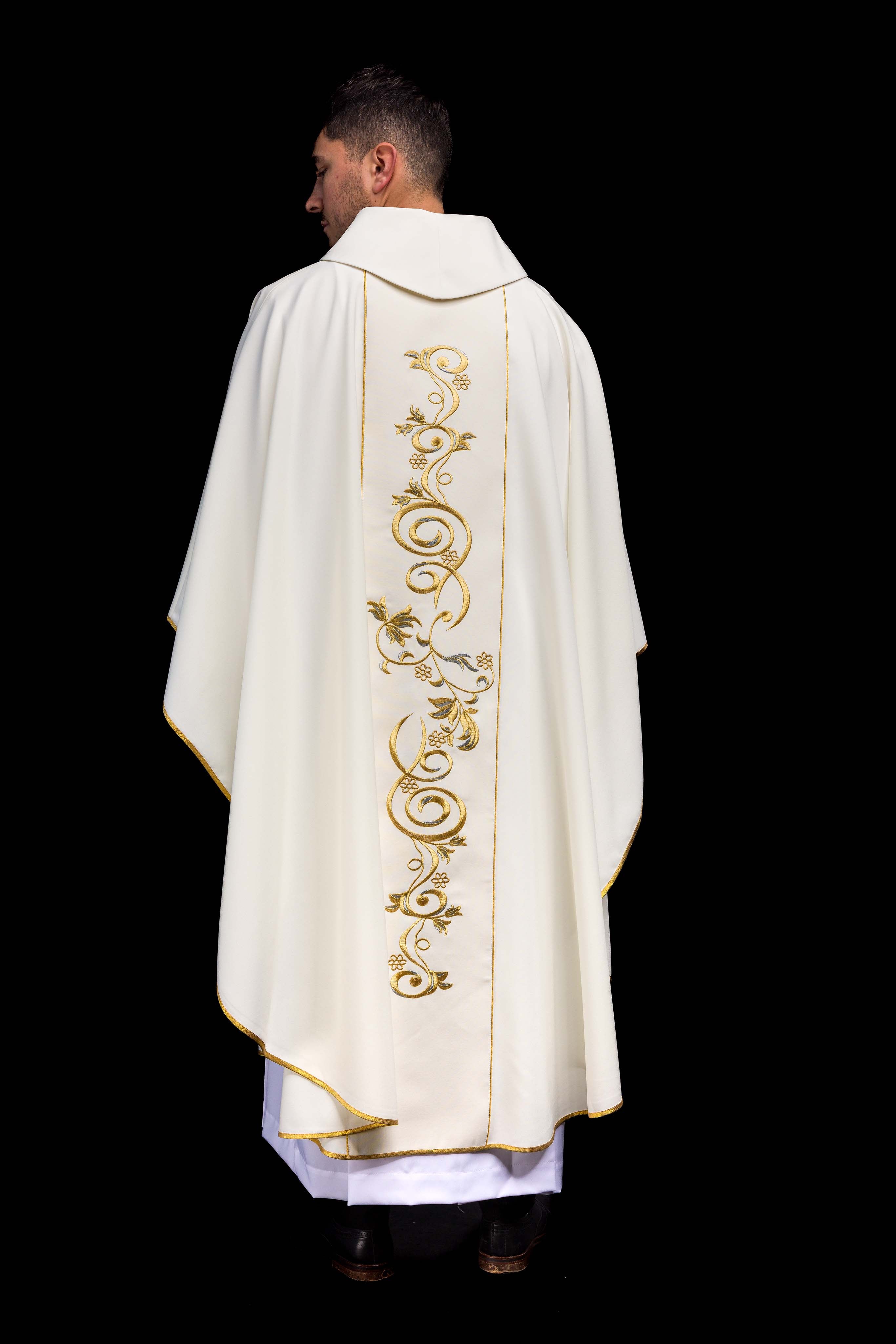 Chasuble richly embroidered with an image of the Holy Family in ecru
