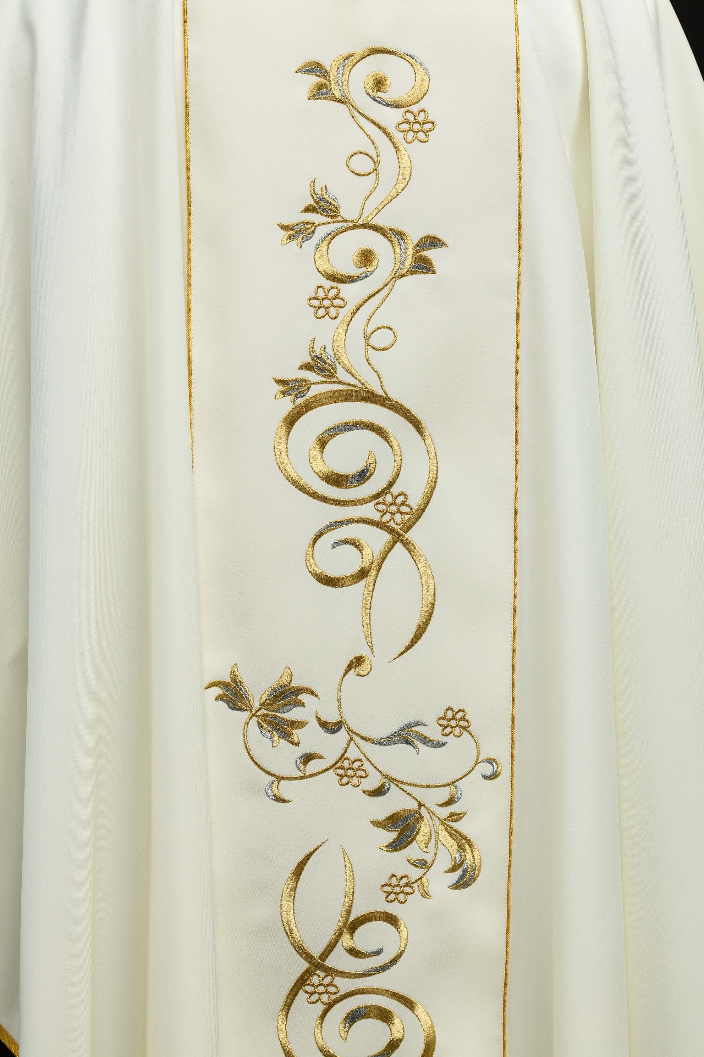 Ecru chasuble with the image of Jesus