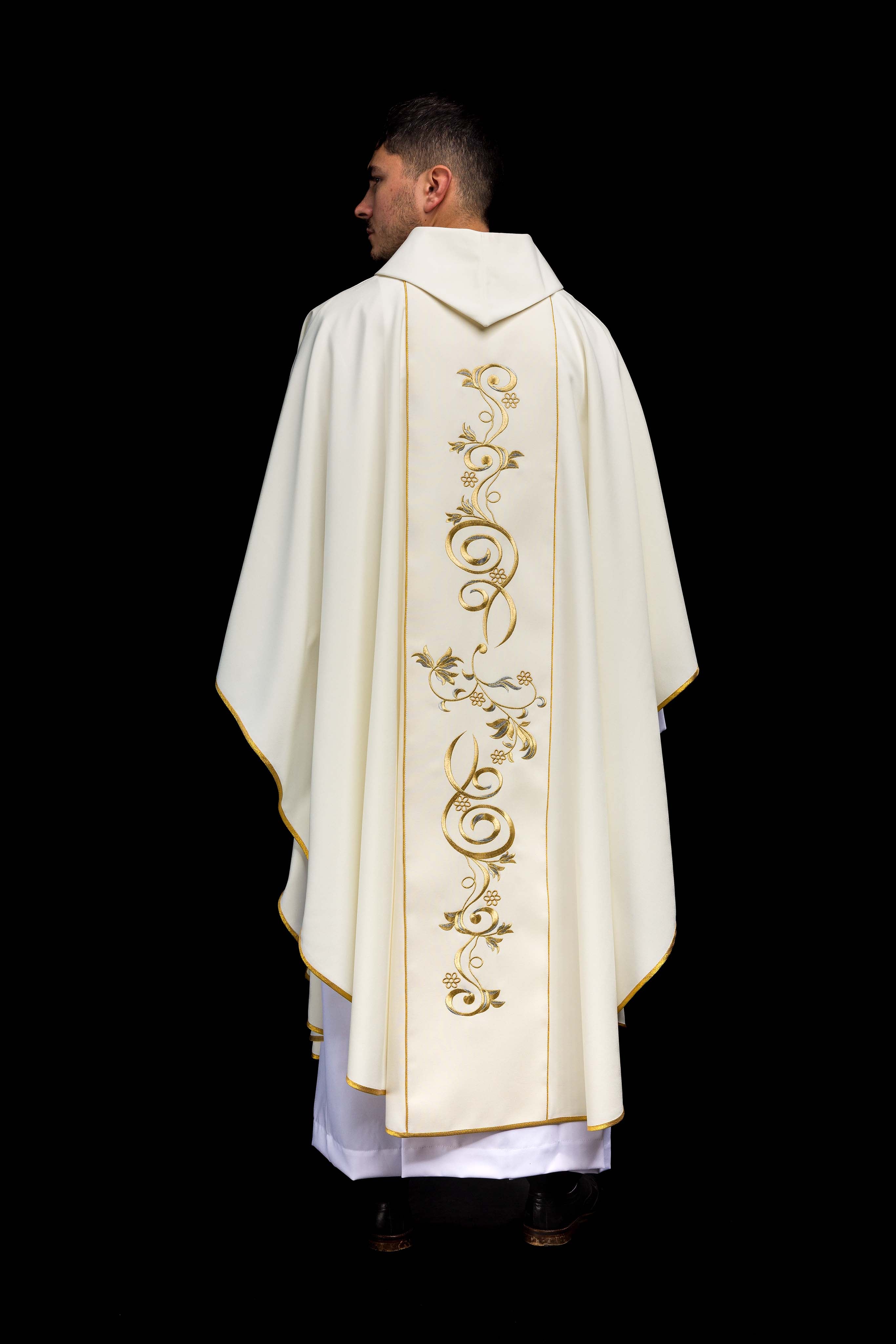 Ecru chasuble with the image of Jesus