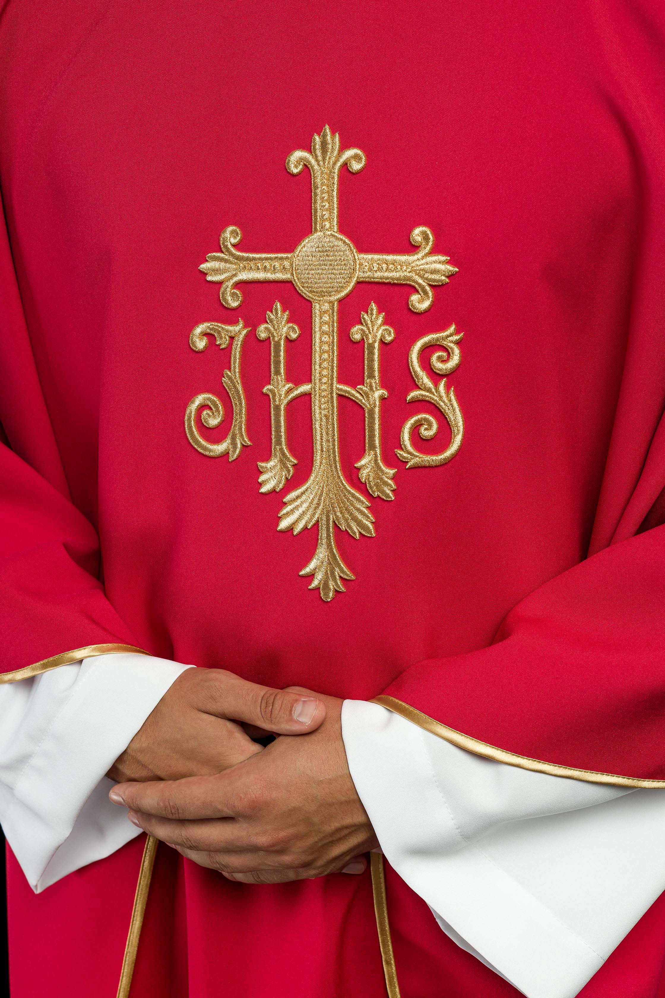 Chasuble embroidered with IHS symbol in red - CHASUBLES.COM