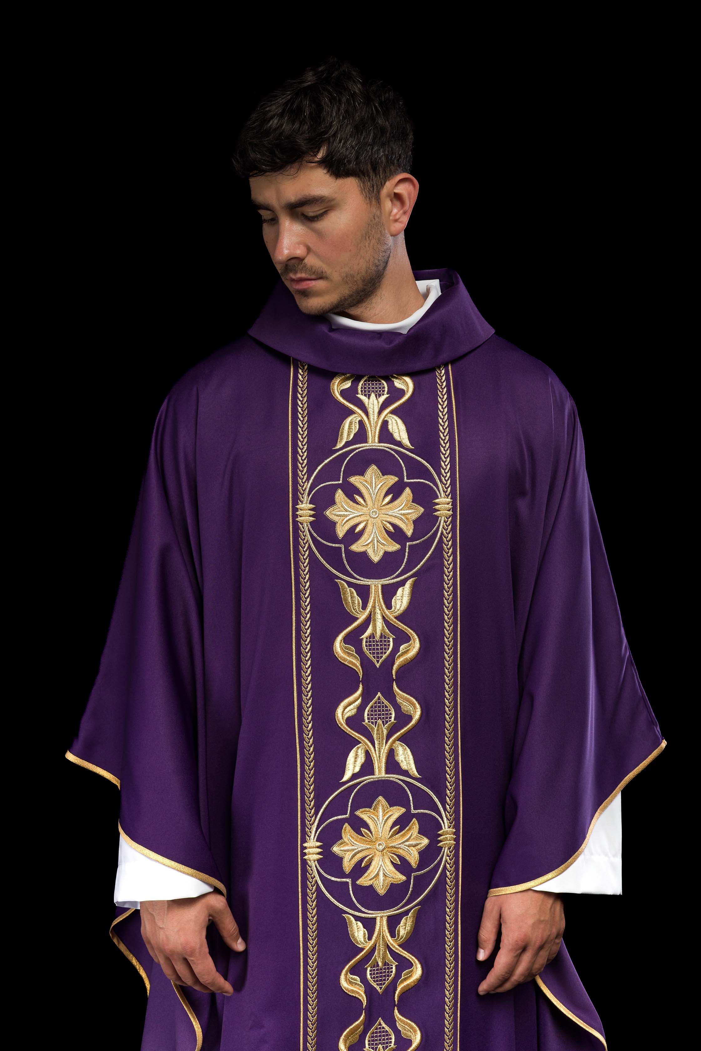 Embroidered purple chasuble with decorative band - CHASUBLES.COM