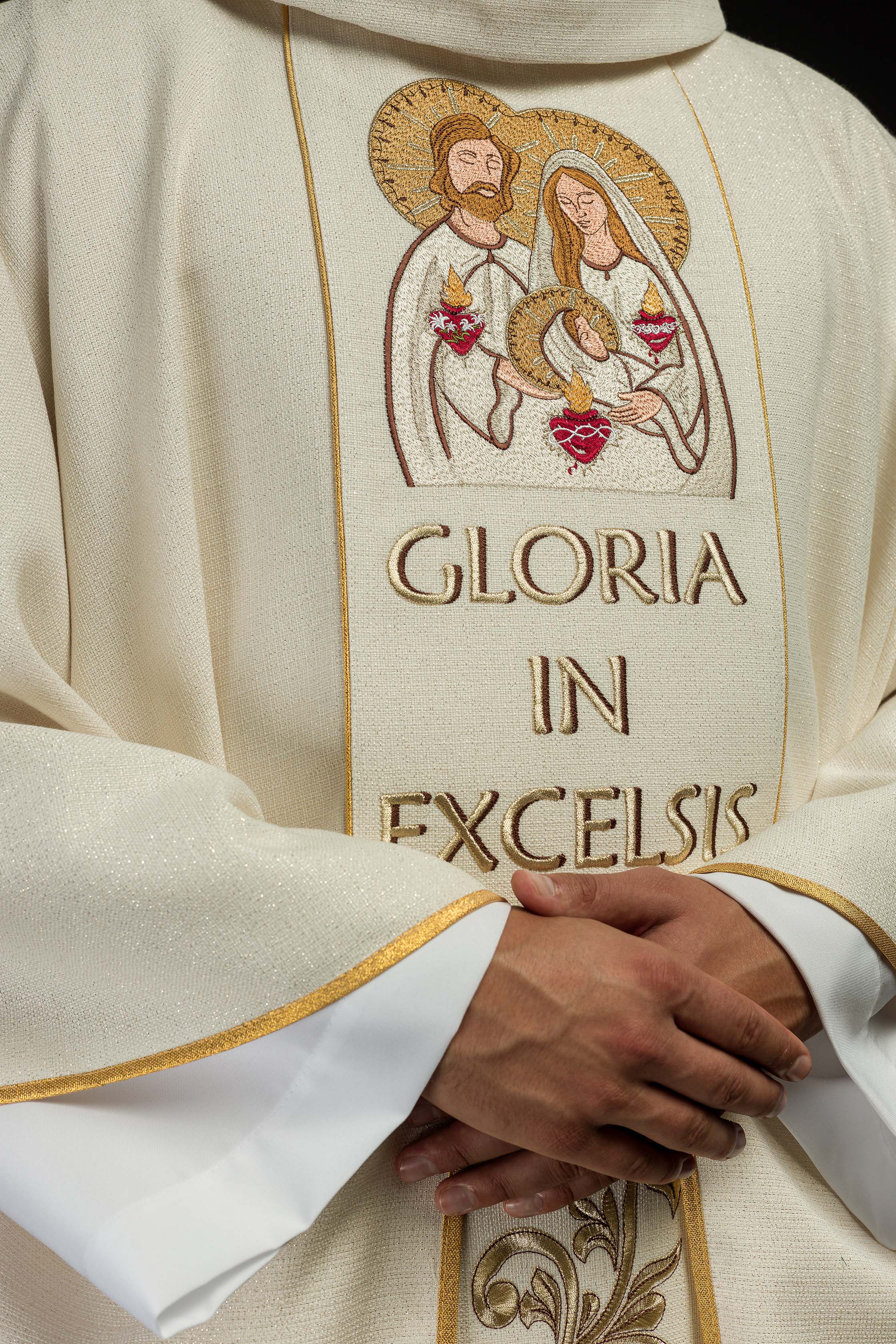 Embroidered chasuble for Christmas with the image of the Holy Family - CHASUBLES.COM