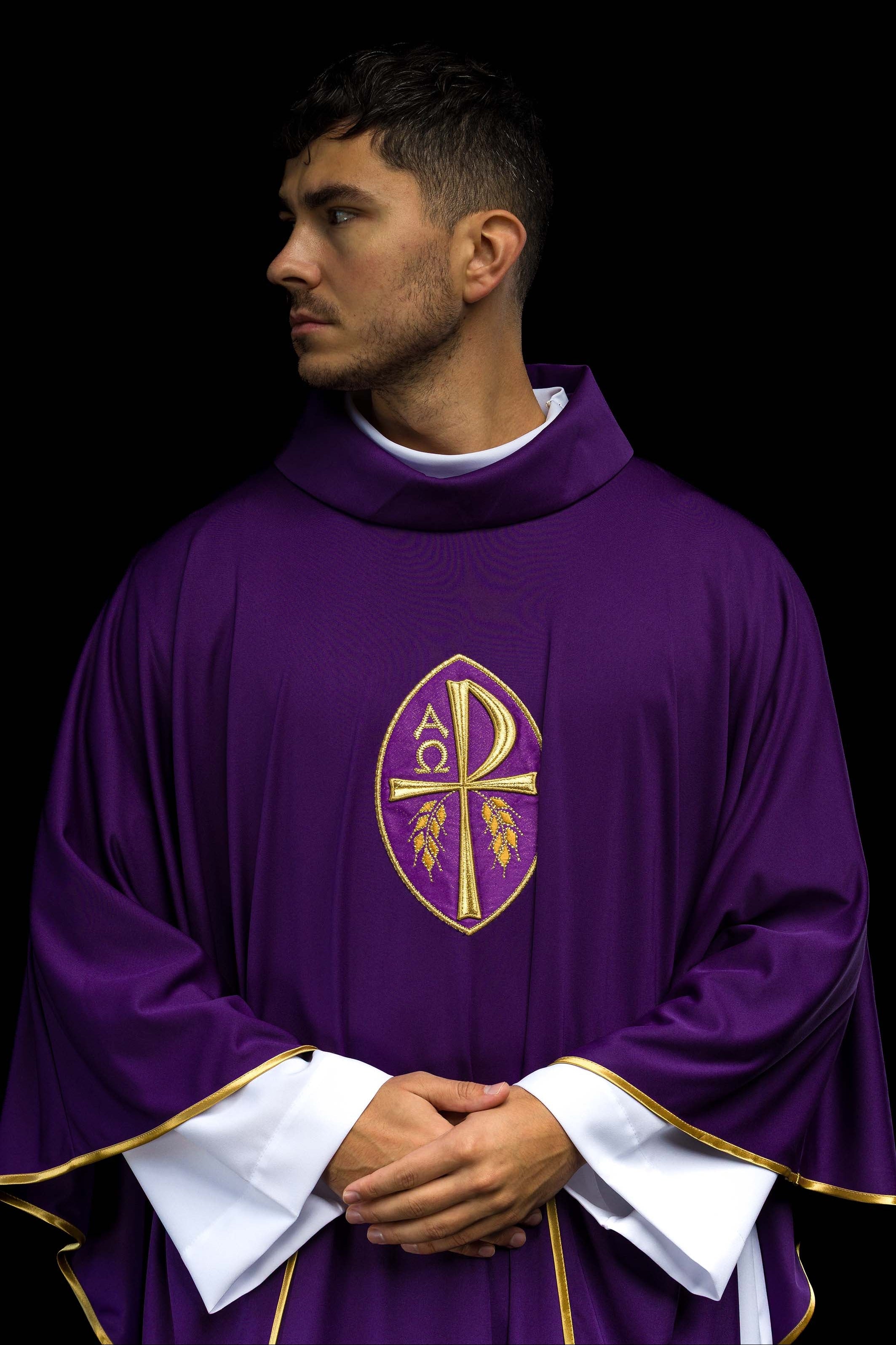 Purple chasuble made of light SACROLITE texture