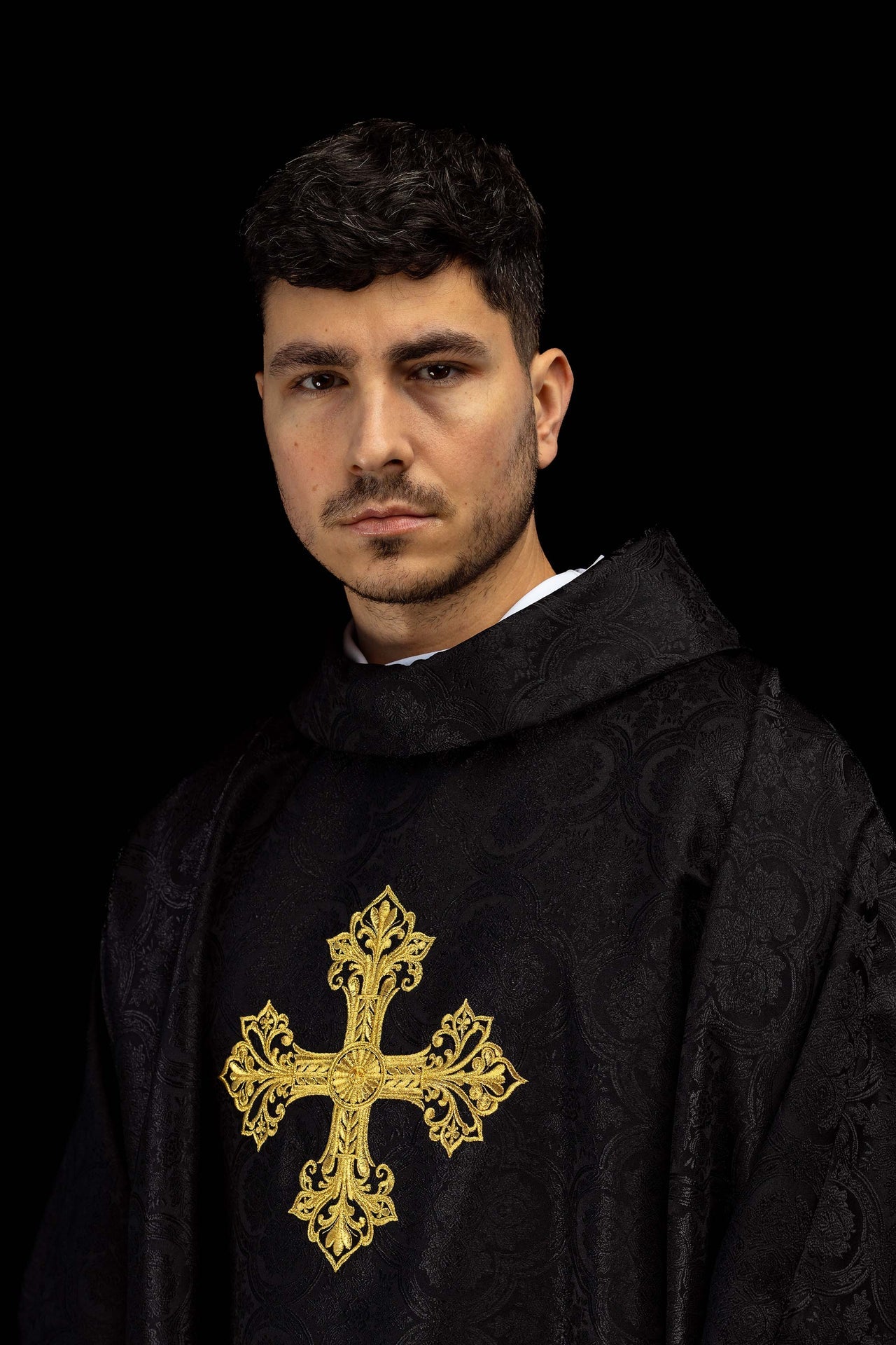 Black chasuble with cross jacquard fabric - CHASUBLES.COM