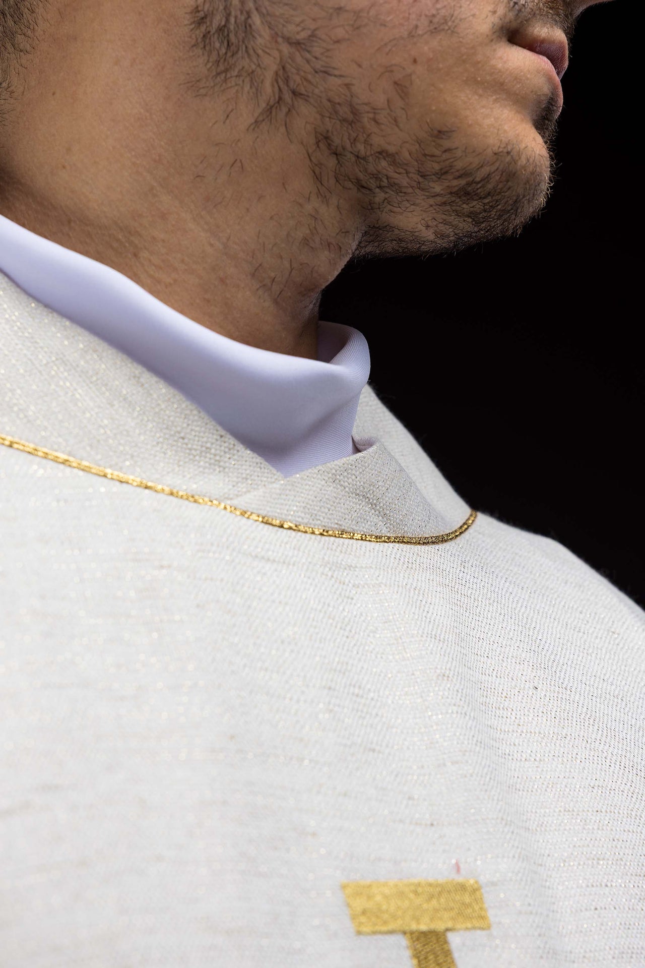 Embroidered chasuble with Jerusalem Cross ecru