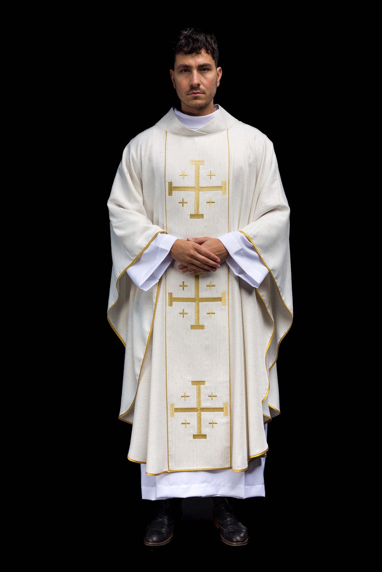 Ornat haftowany z Krzyżem Jerozolimskim ecru - CHASUBLES.COM