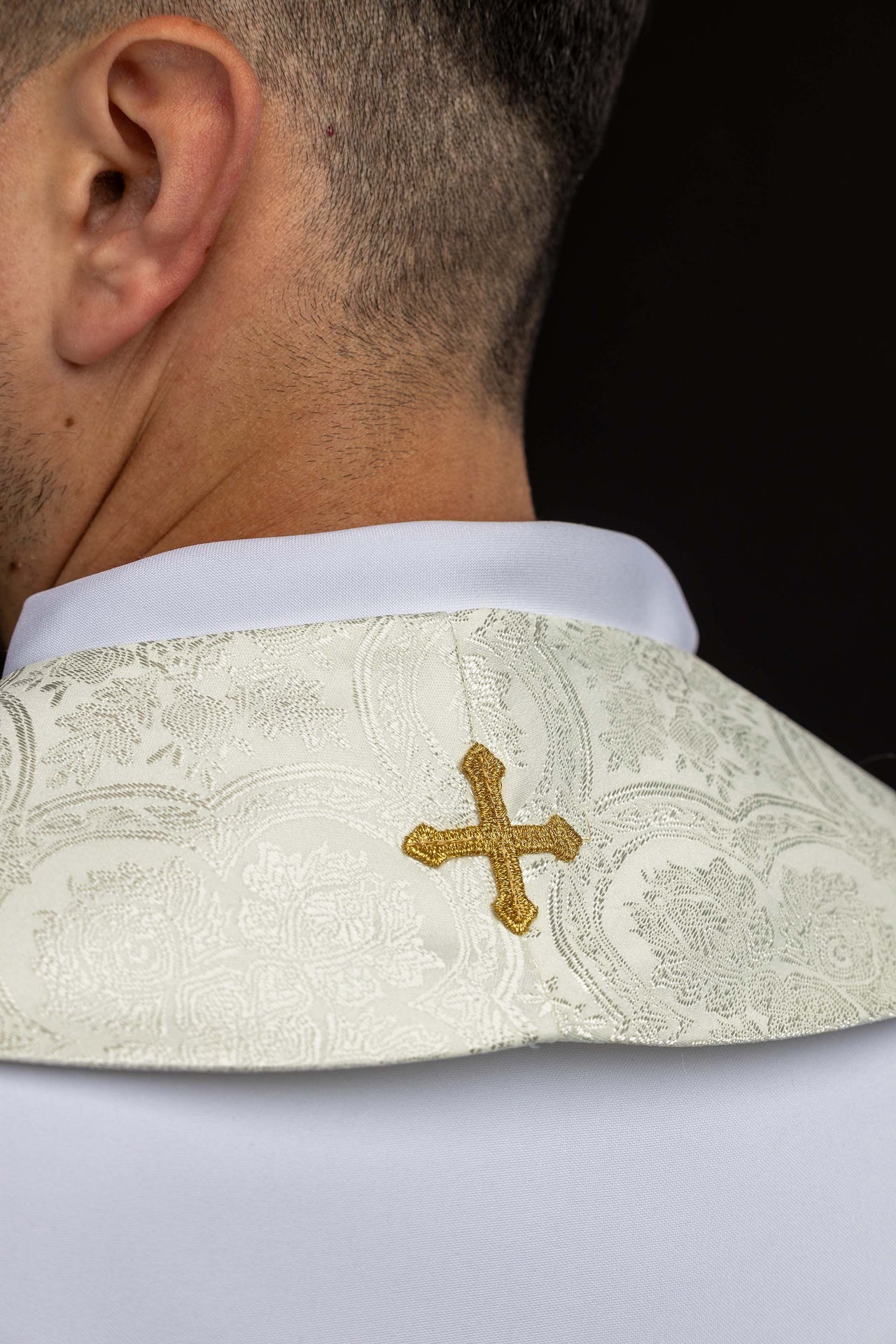 Embroidered ecru stole with a Cross motif made from jacquard fabric