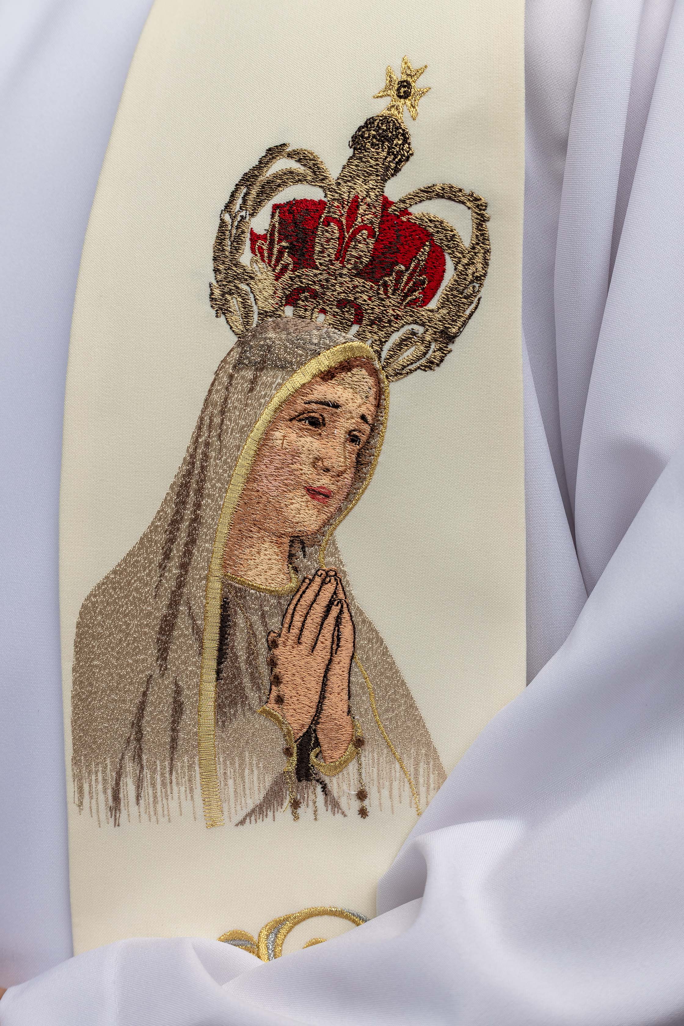 Embroidered stole with the image of Our Lady of Fatima