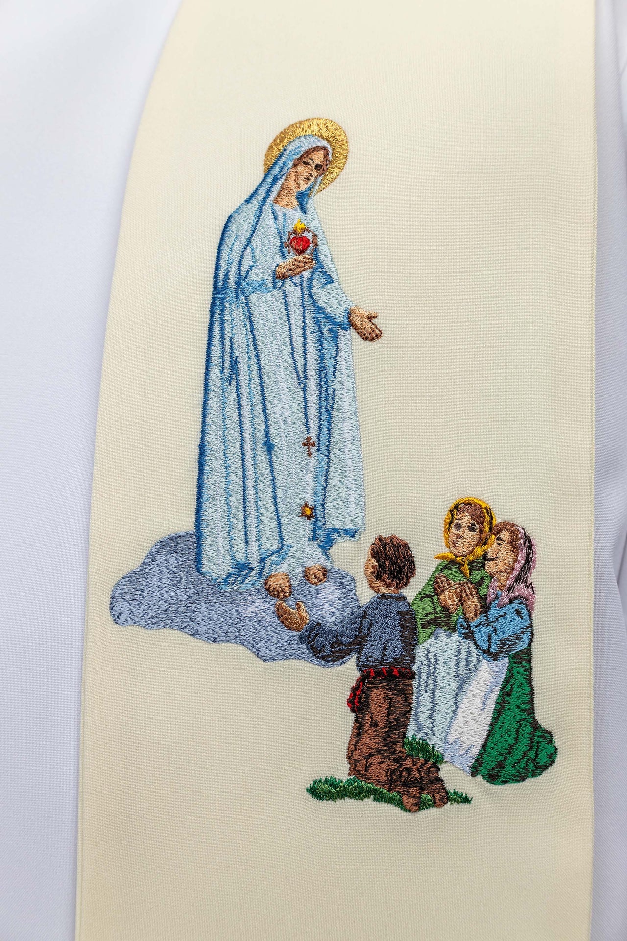 Embroidered stole with the image of Our Lady of Fatima