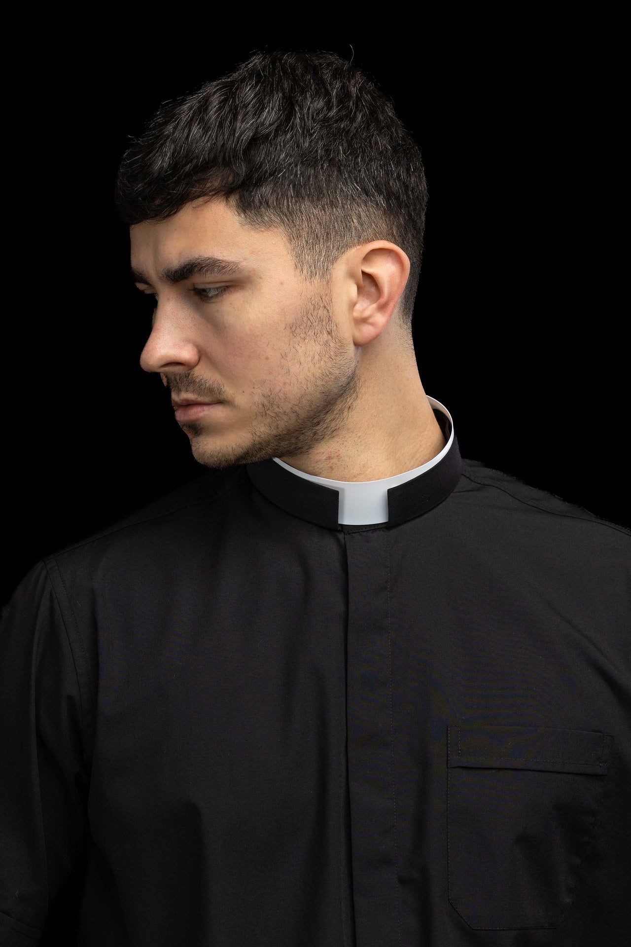 Black short-sleeved Roman clerical shirt with clerical collar