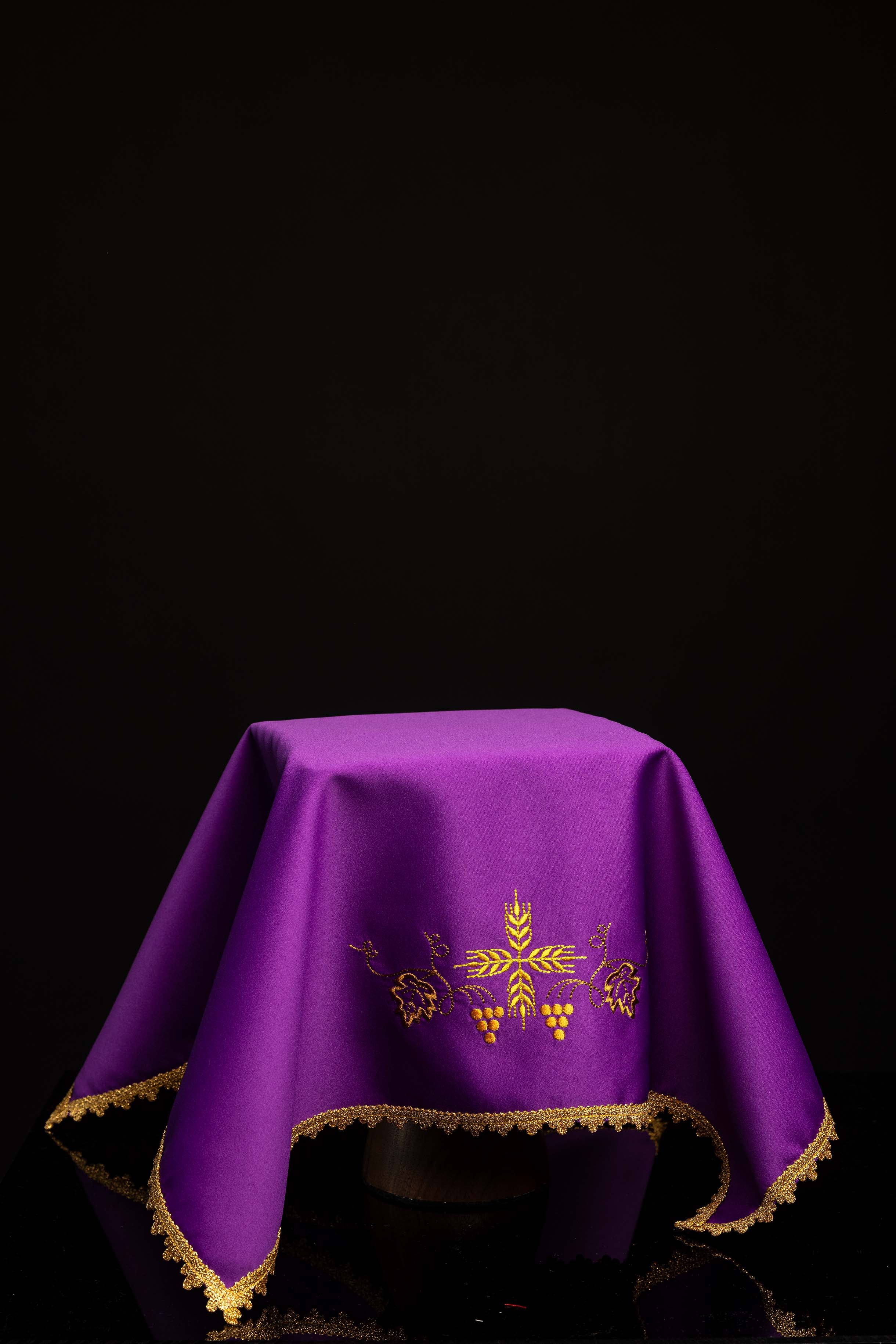 Chalice veil with gold JHS and grapes (set of 4)