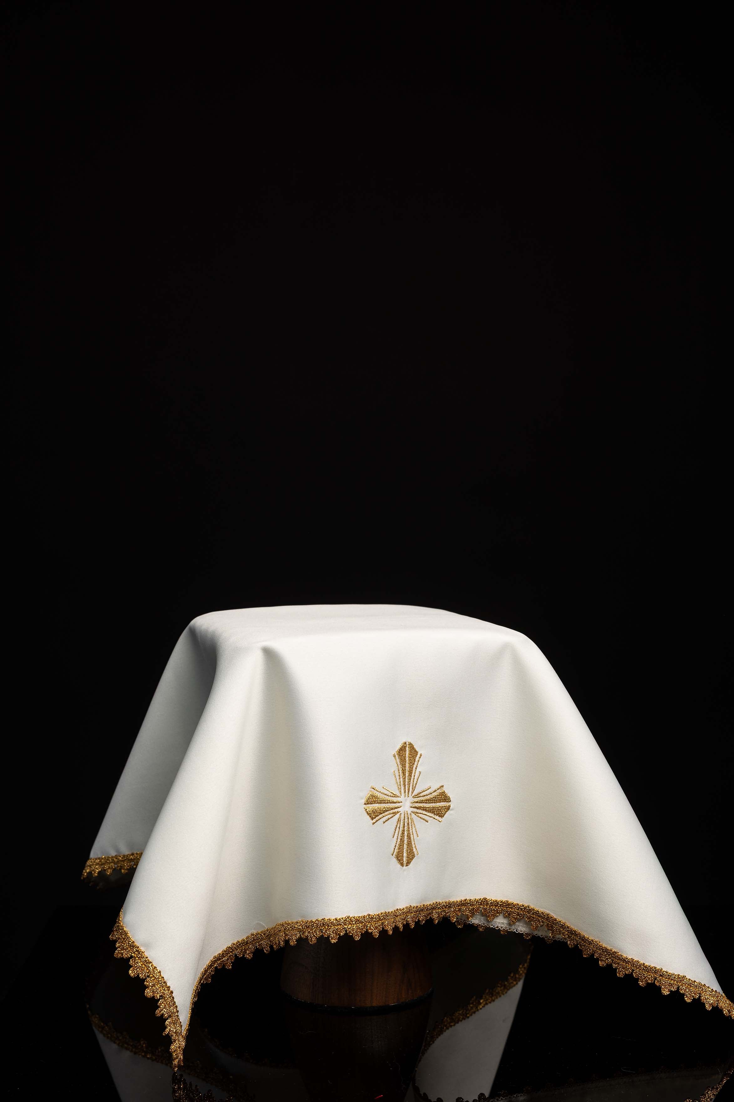 Chalice veils in 4 liturgical colors with gold cross