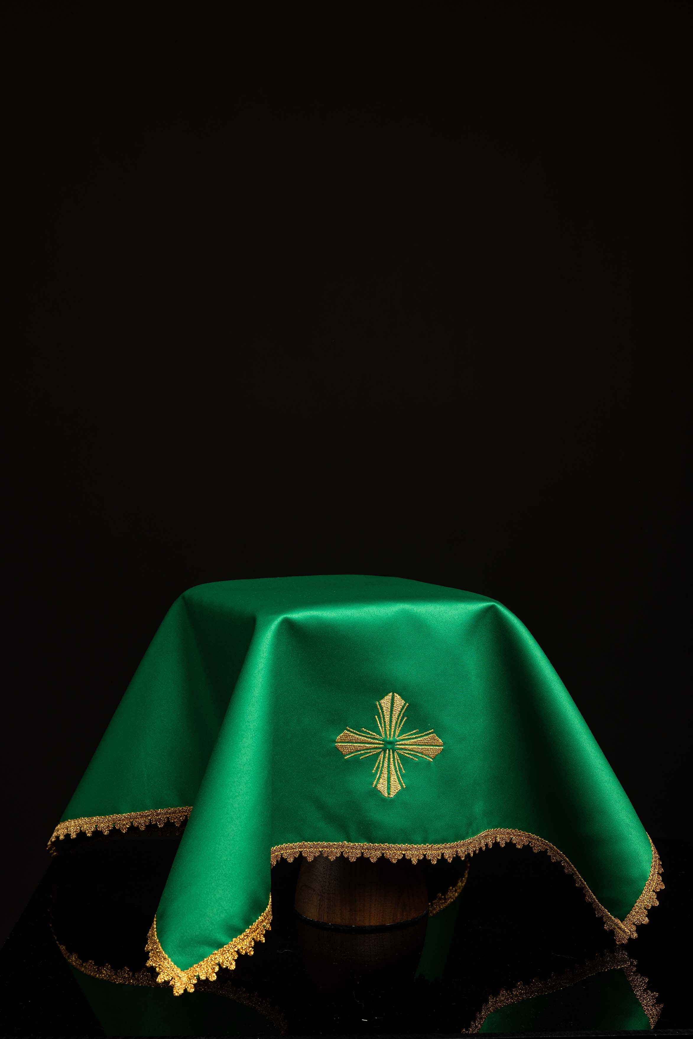 Chalice veils in 4 liturgical colors with gold cross