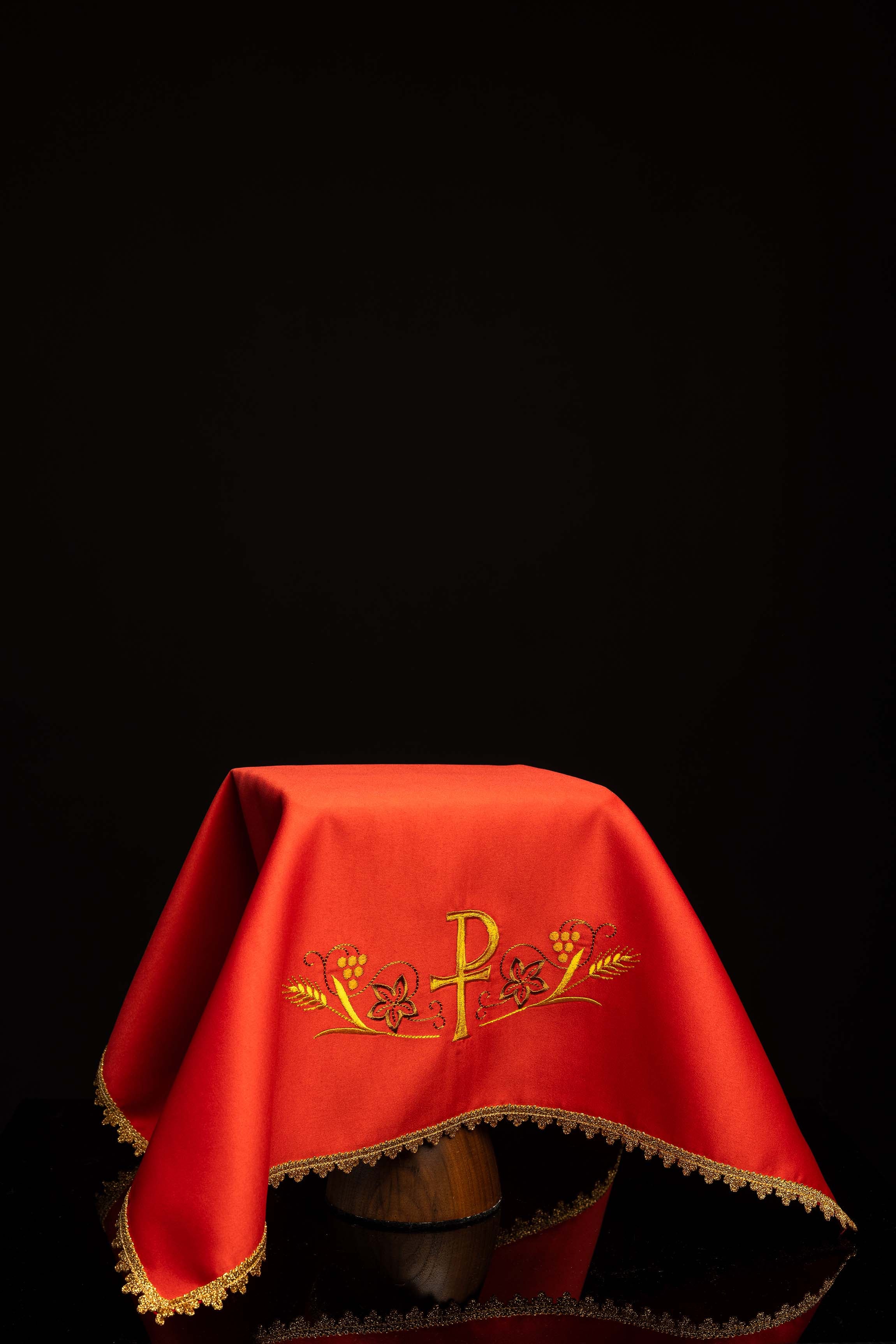 Chalice veils with PAX embroidery (4 pieces)