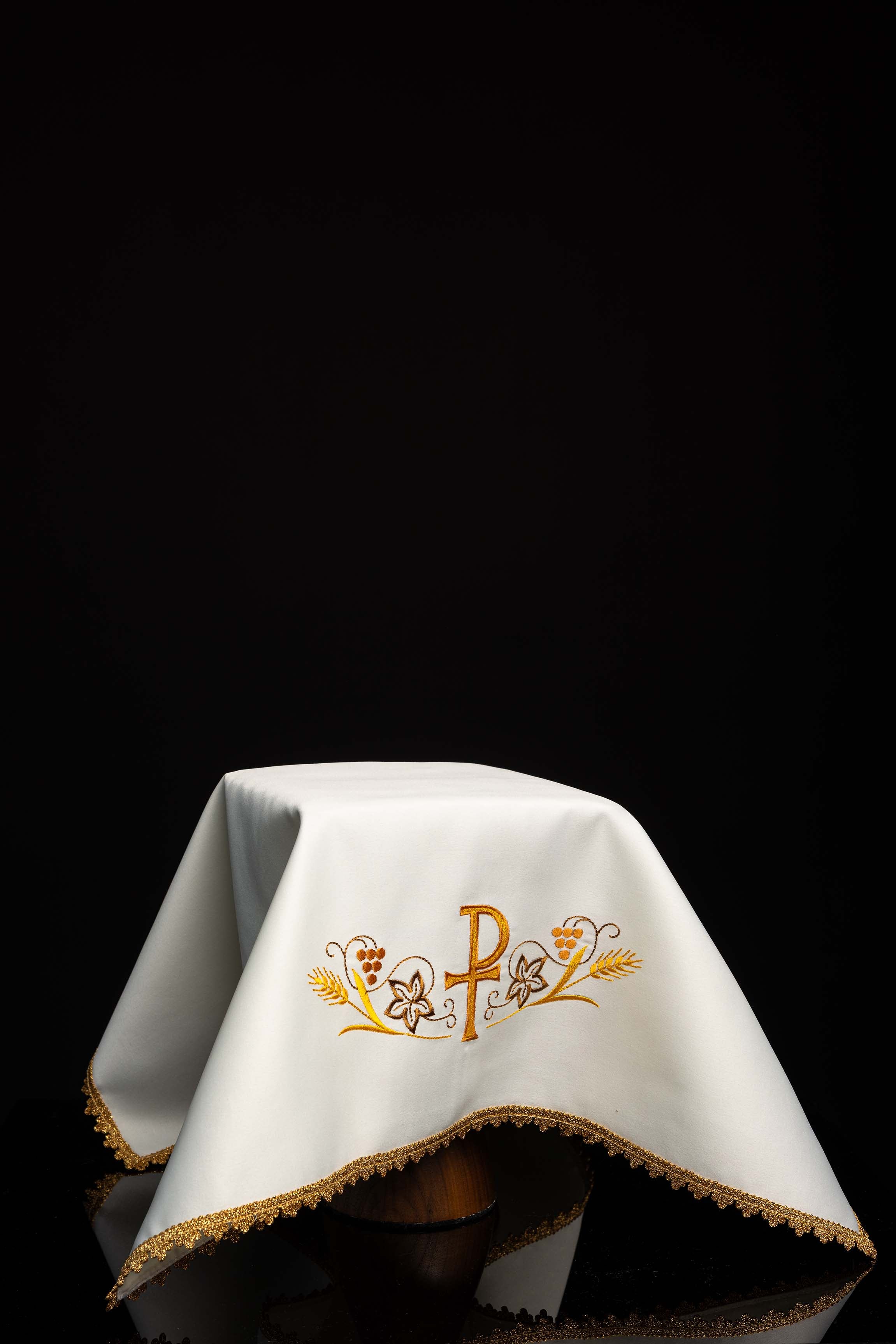 Chalice veils with PAX embroidery (4 pieces)