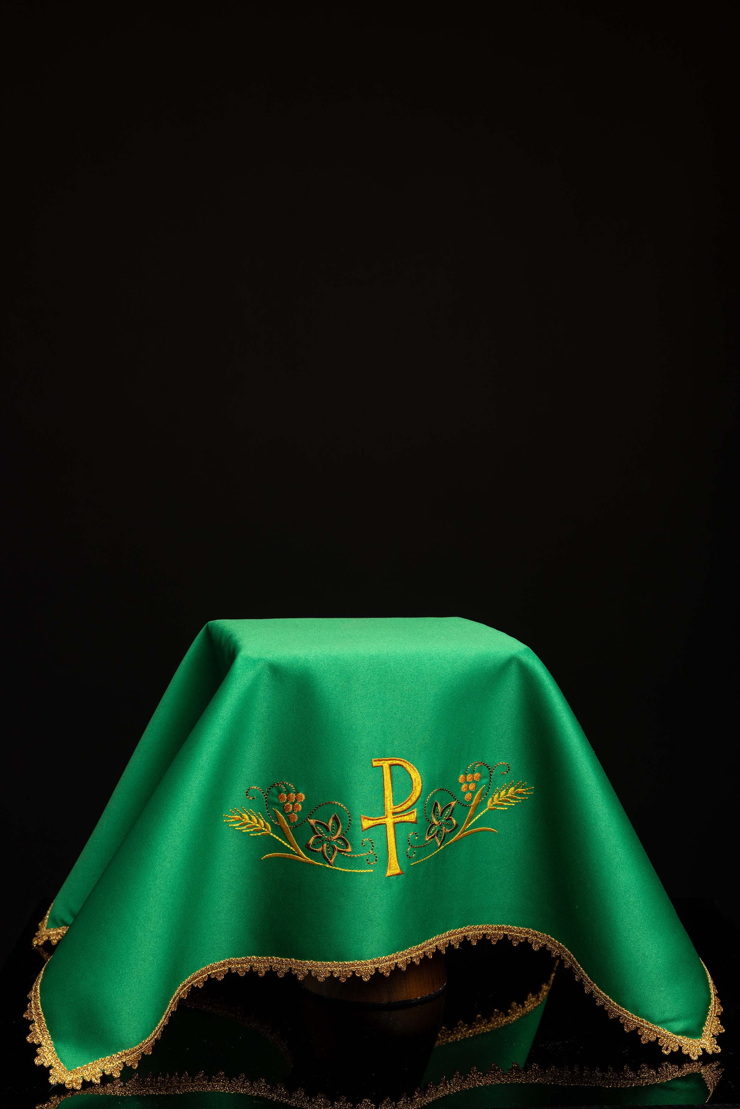 Chalice veils with PAX embroidery (4 pieces)