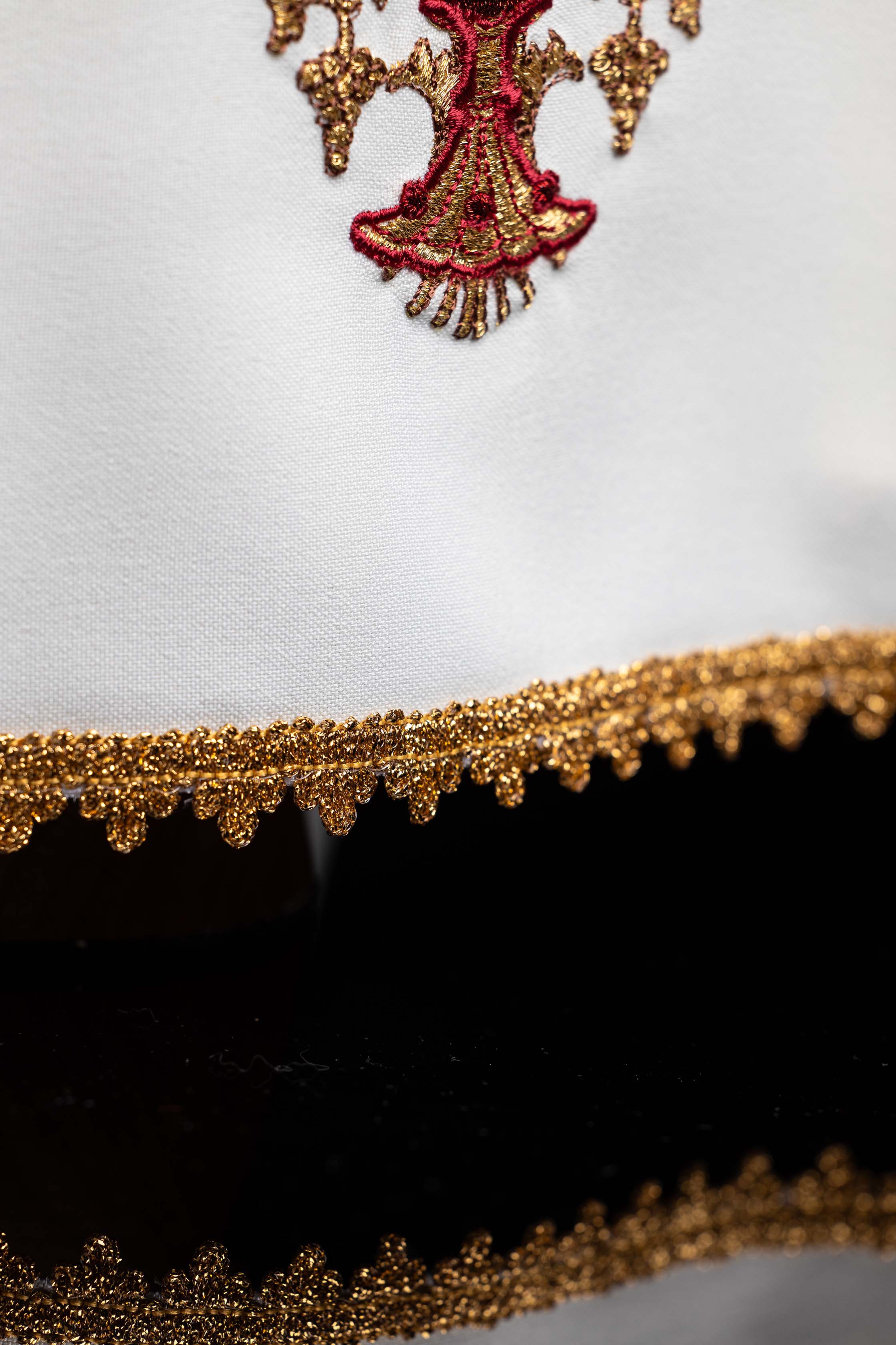 Chalice veil with host embroidery