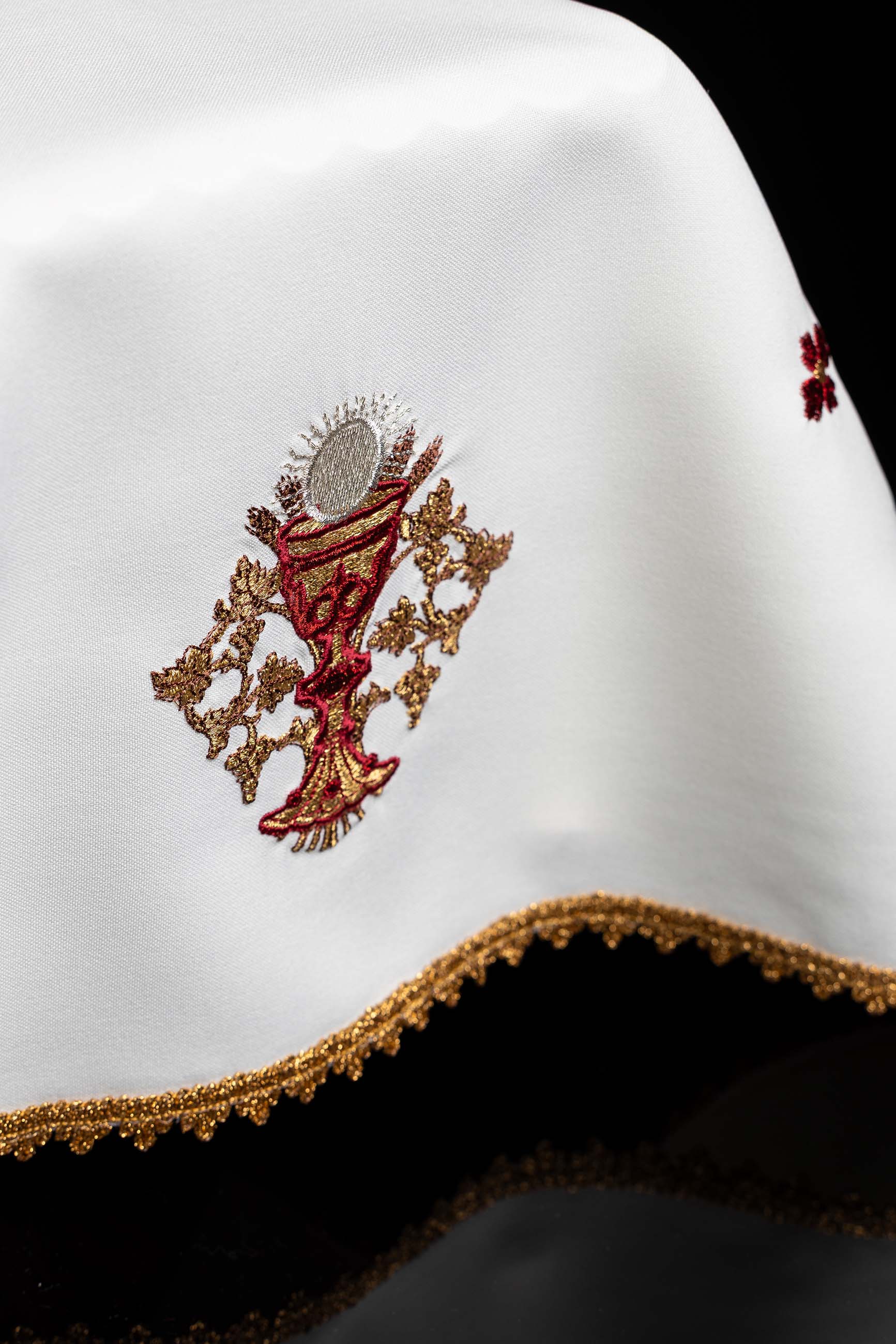 Chalice veil with host embroidery