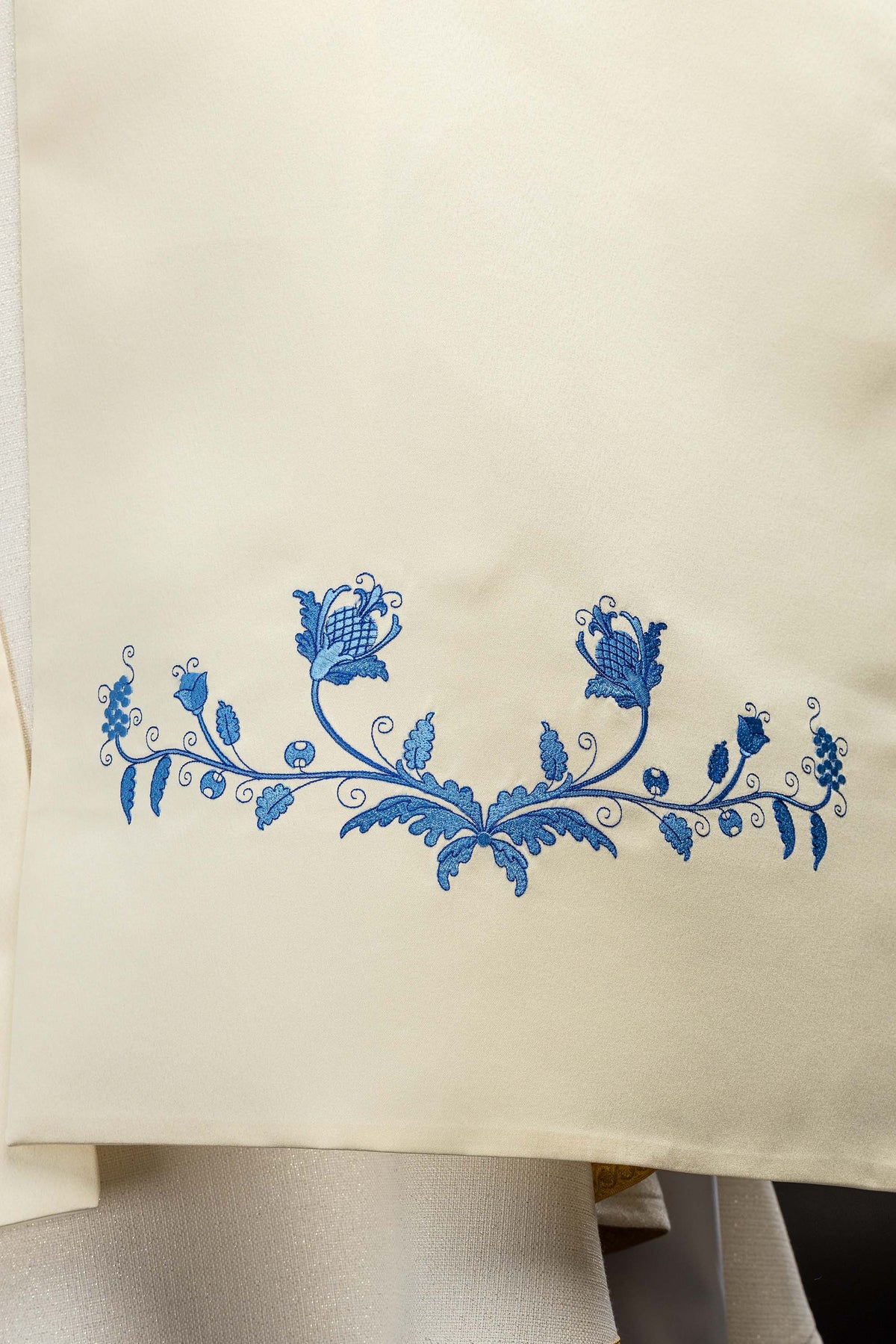Ecru Humeral Veil with Embroidered Marian Symbol
