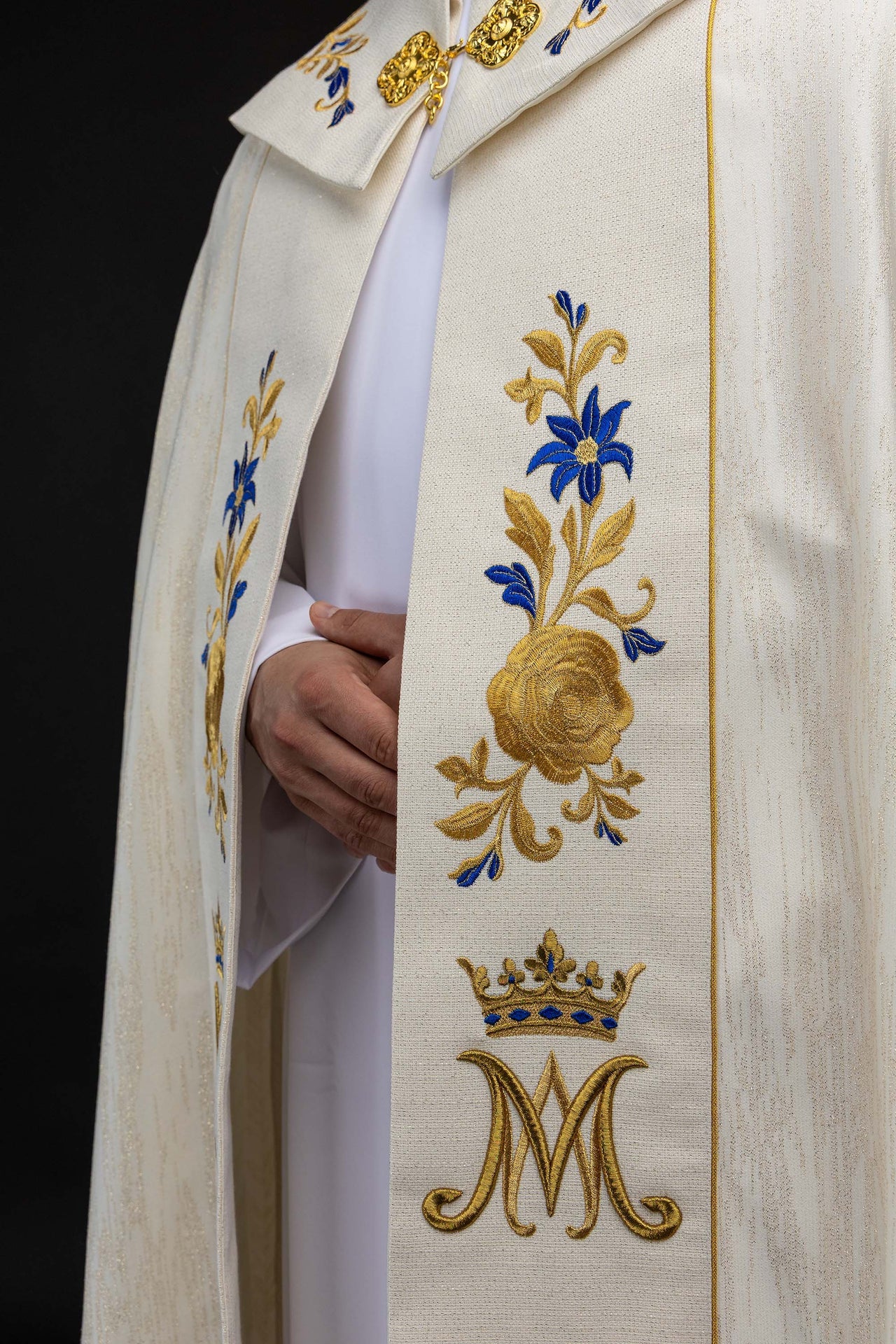 Ecru embroidered cope with a Marian symbol